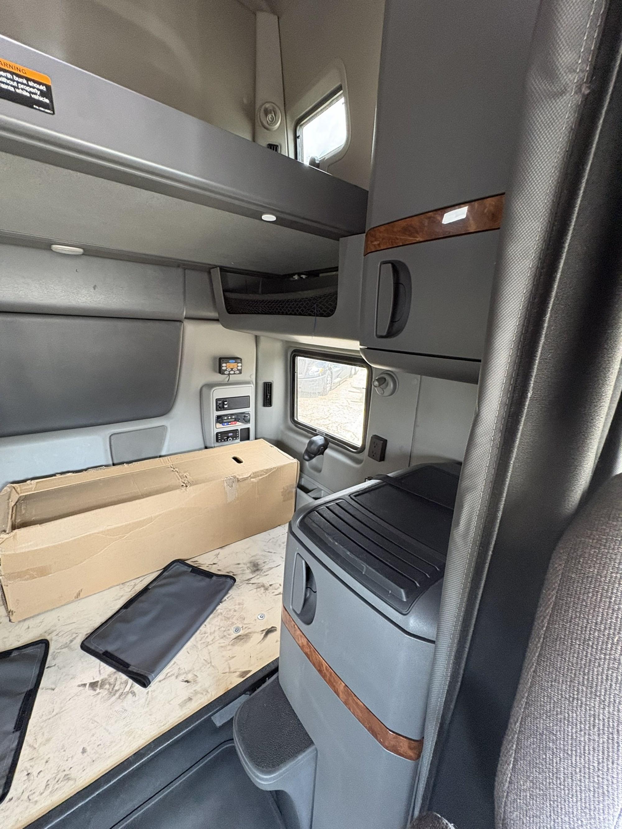 2022 International LT in West Michigan International, MI — photo 19