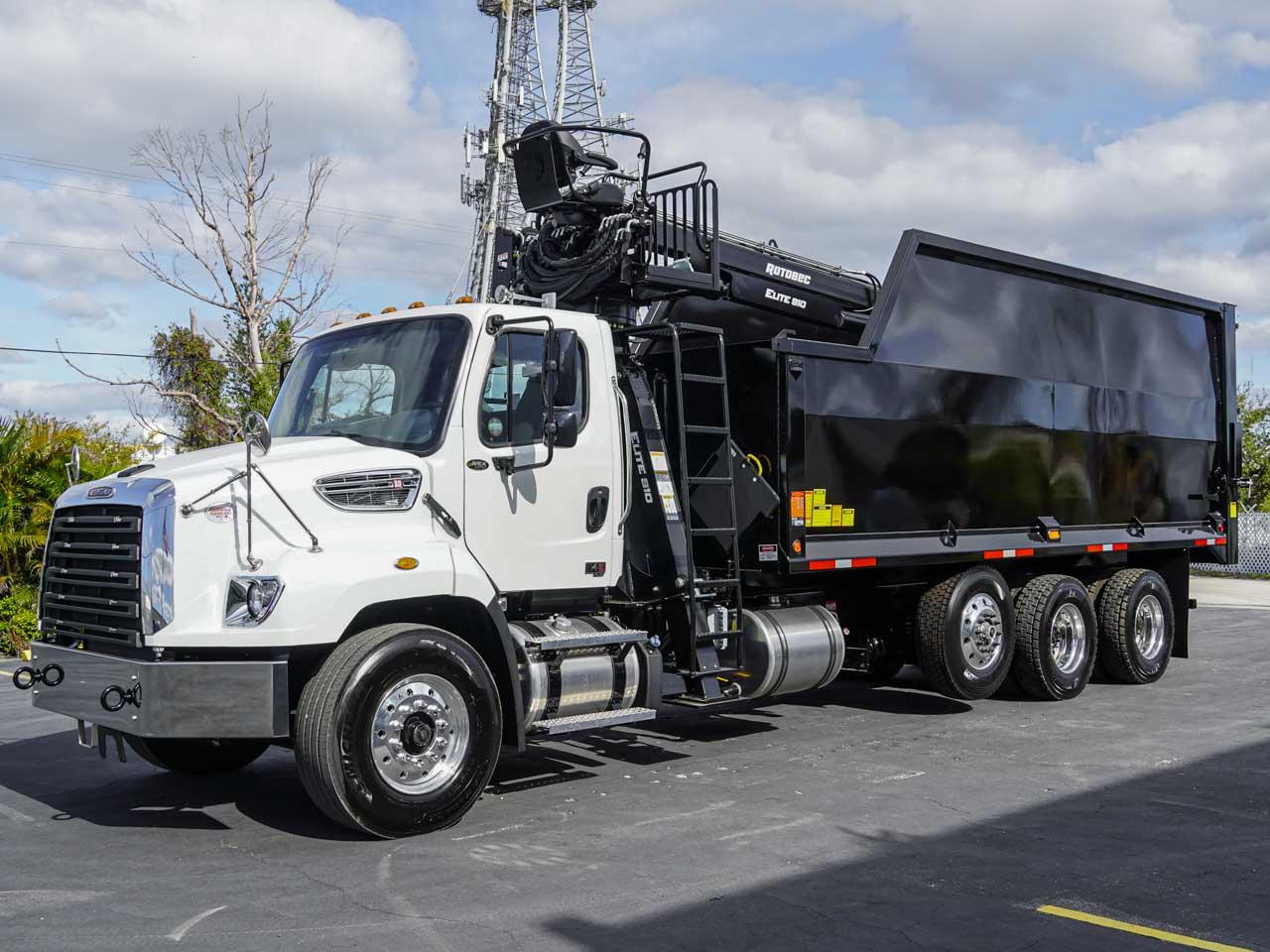 2026 Freightliner 114SD — photo 2