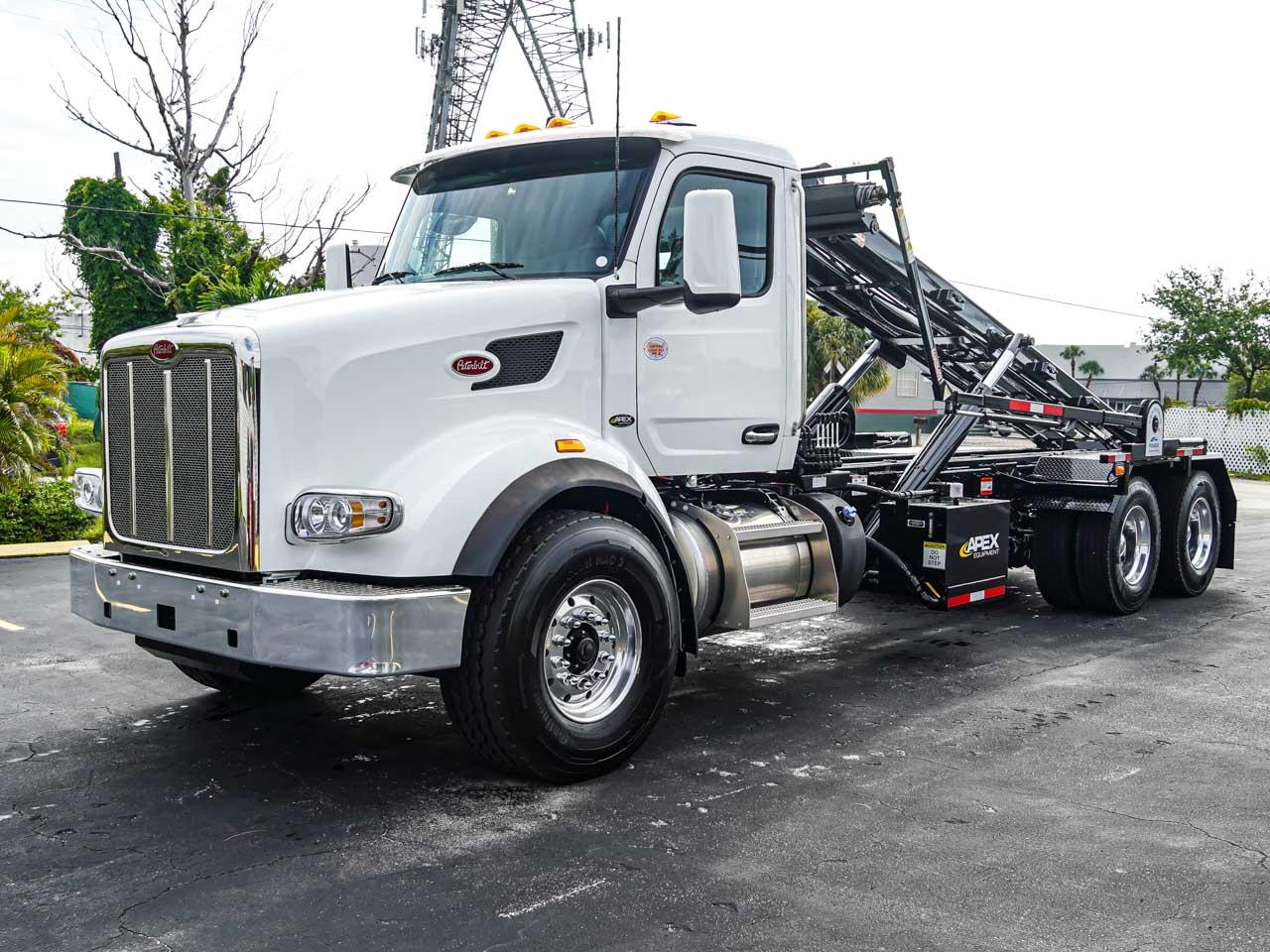2025 Peterbilt 548 — photo 2