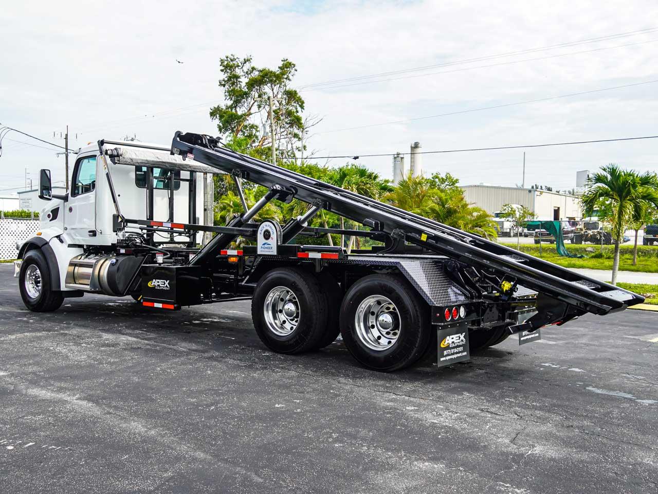 2025 Peterbilt 548 — photo 4