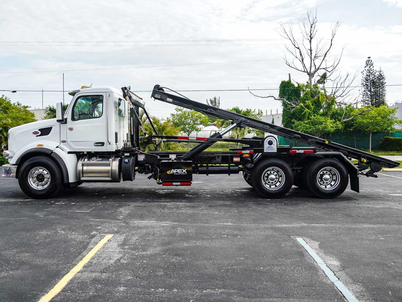 2025 Peterbilt 548 — photo 6