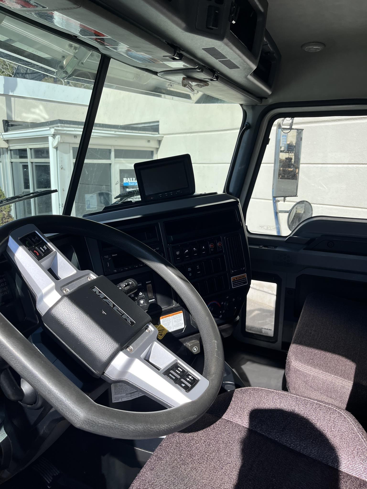 2023 Mack Granite — photo 4