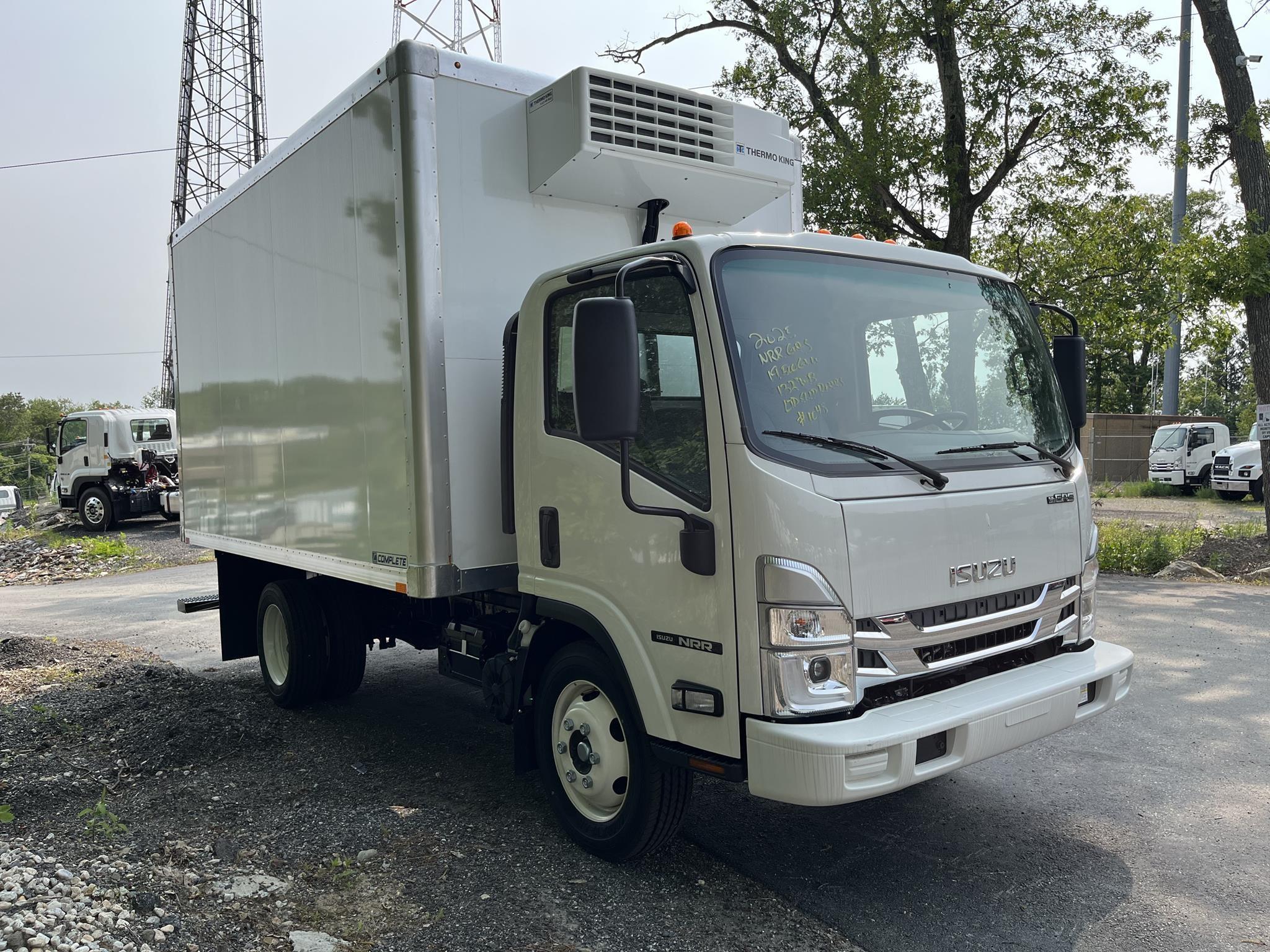 2025 Isuzu NRR — photo 3