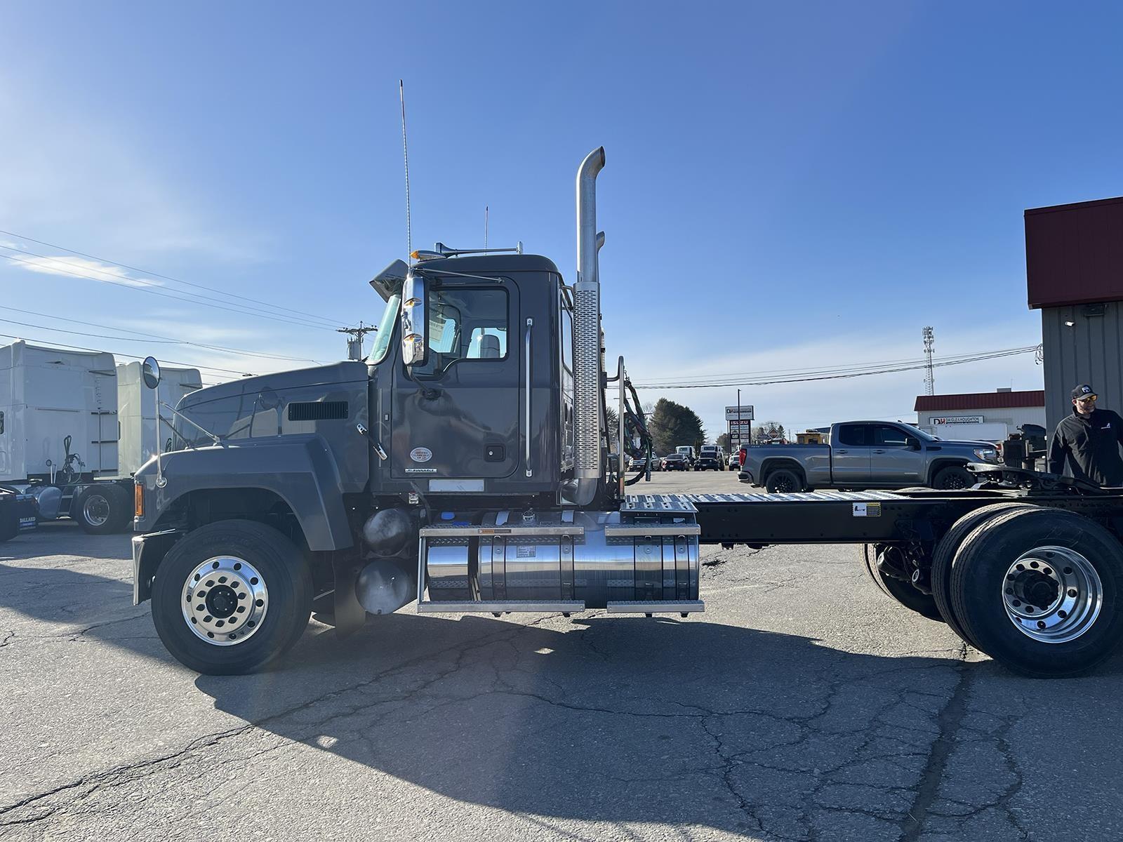 2026 Mack Pinnacle — photo 4