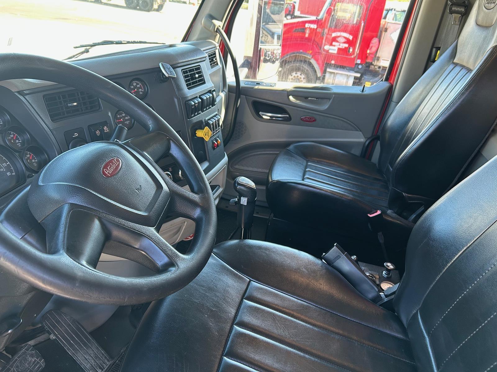 2020 Peterbilt 567 — photo 3