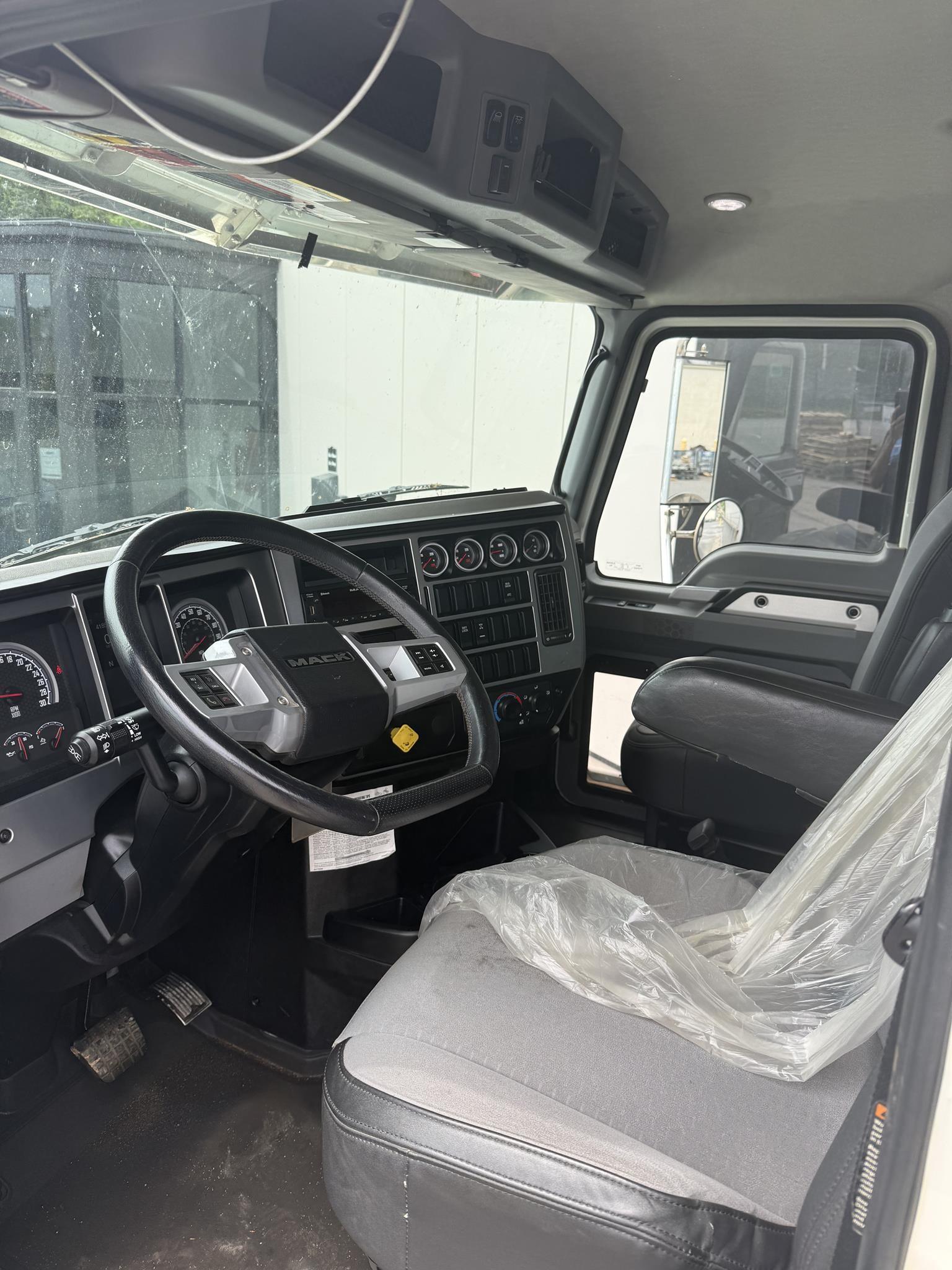 2024 Mack Granite — photo 5