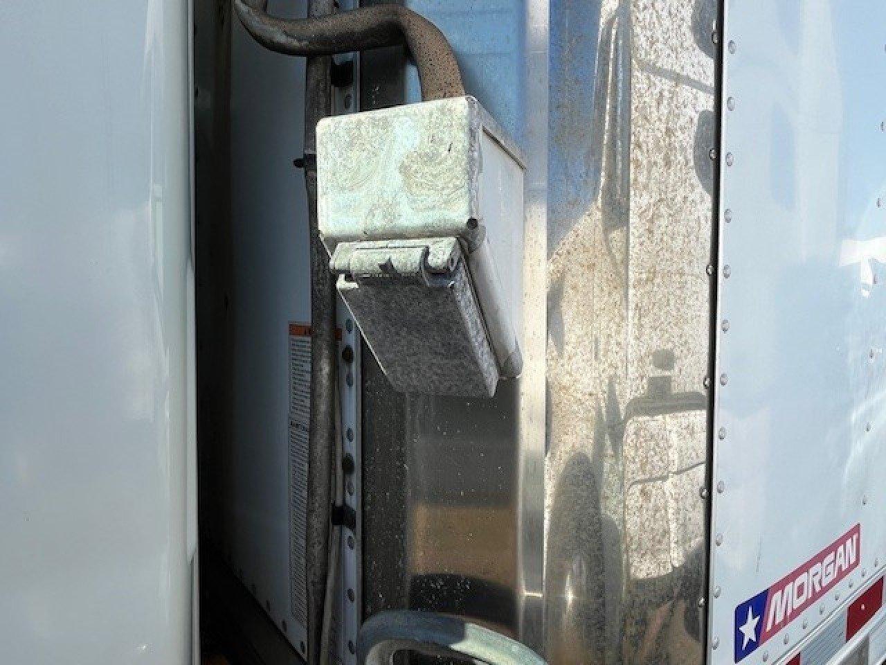 2013 Hino 268 — photo 5