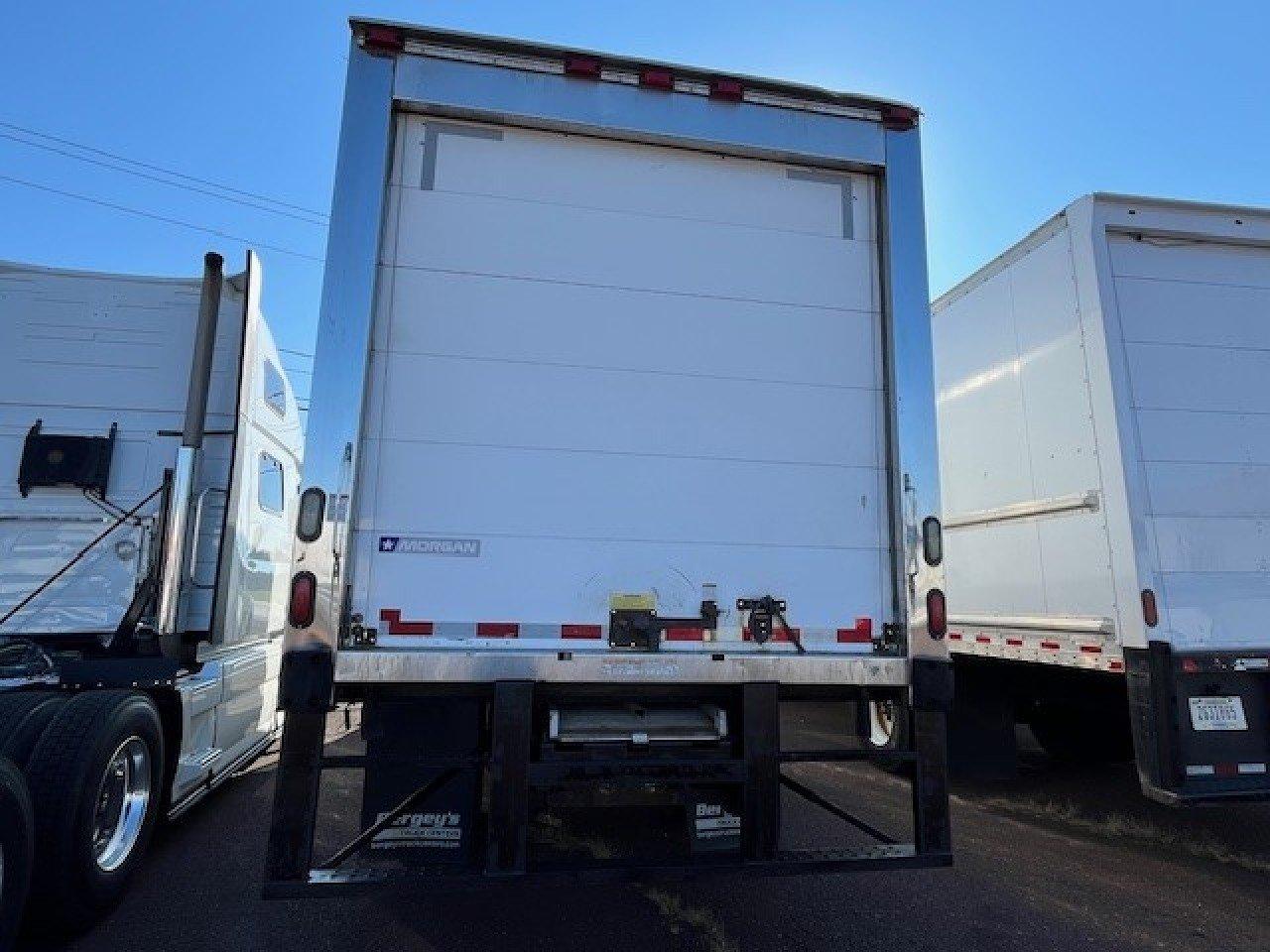 2013 Hino 268 — photo 6