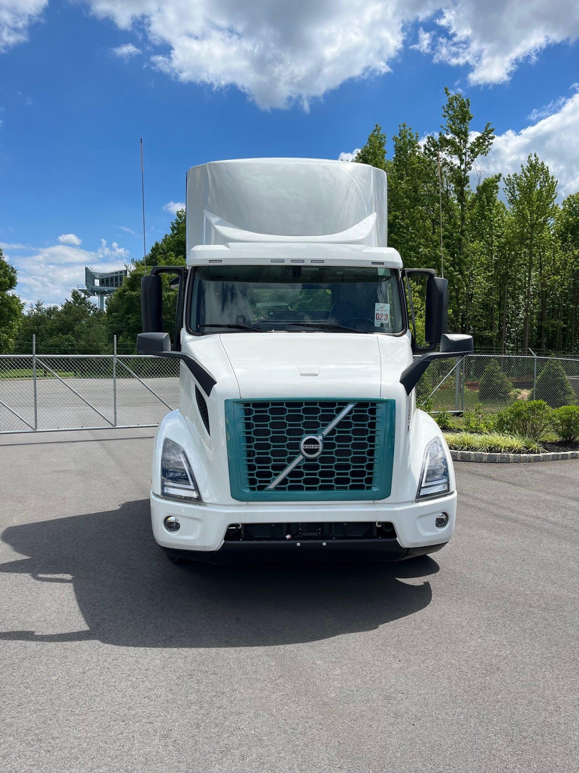 2023 Volvo — photo 3