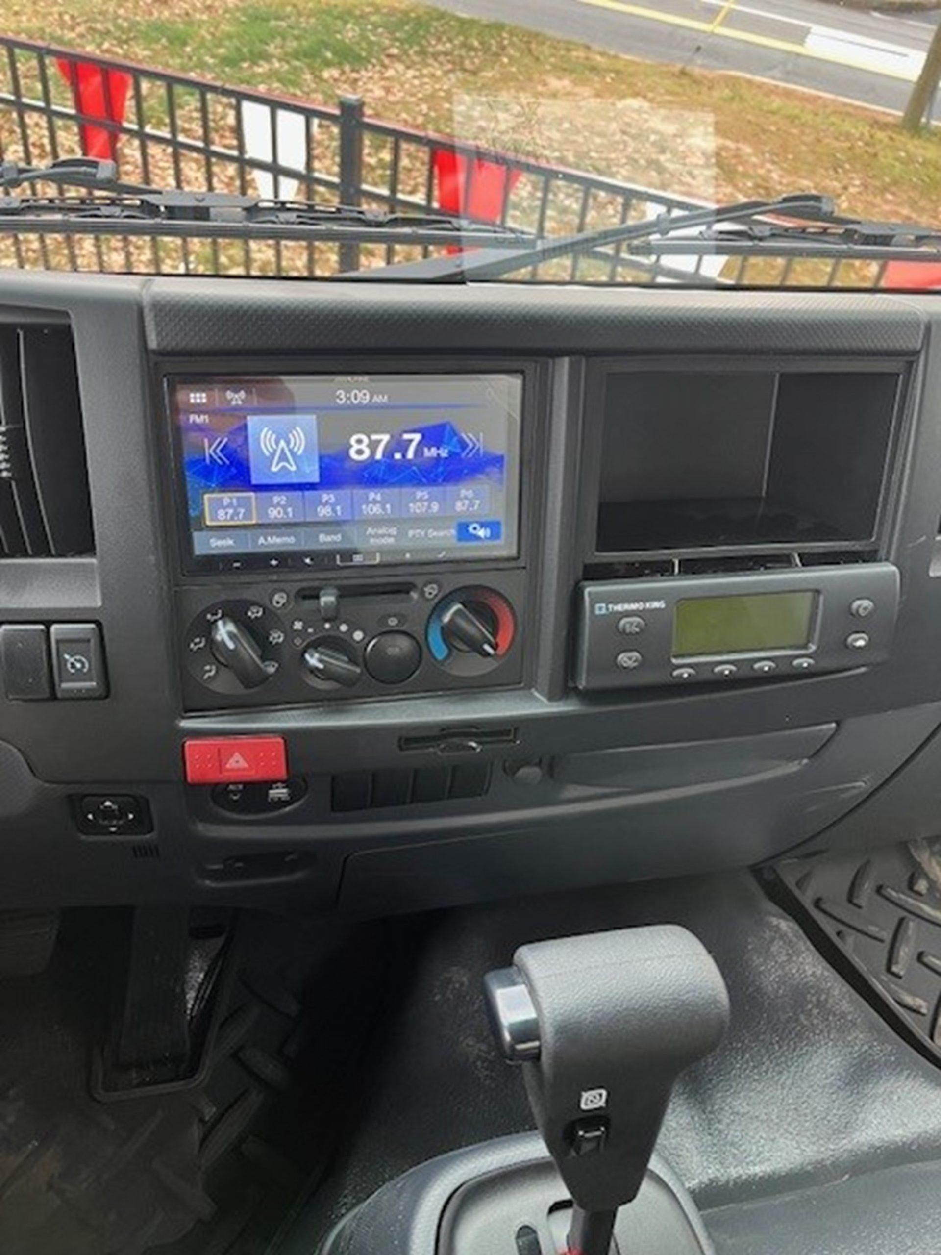 2025 Isuzu FTR — photo 5