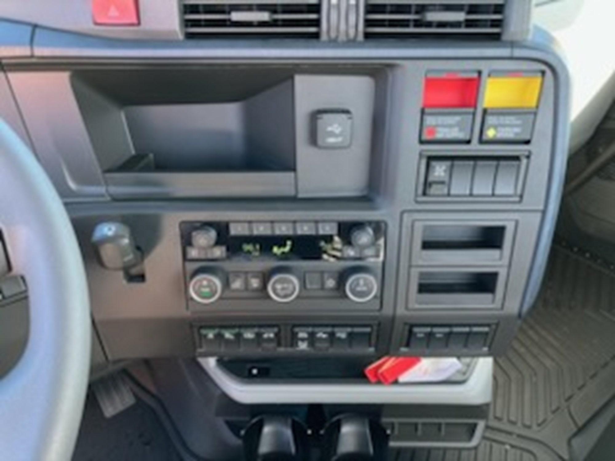 2025 Volvo — photo 5