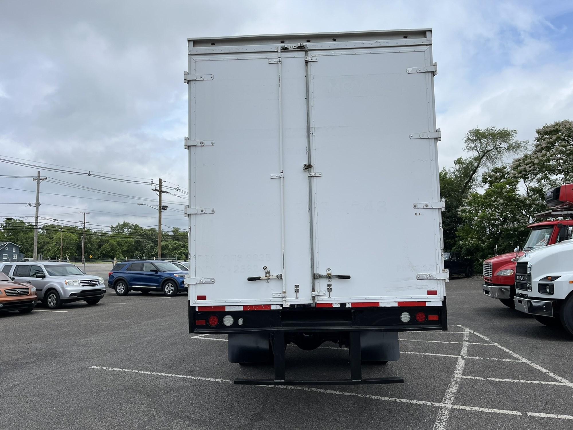 2019 Freightliner M2 106 — photo 5
