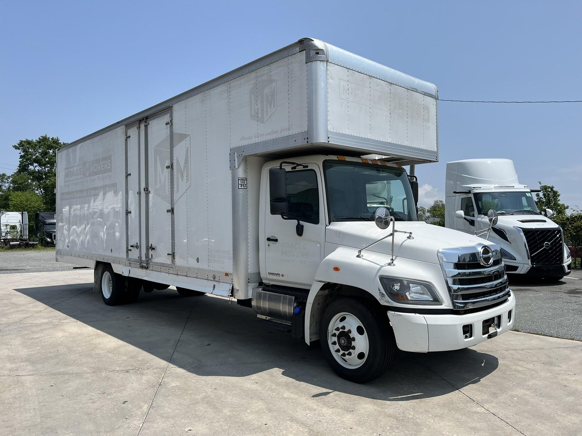 2018 Hino 268 — photo 3