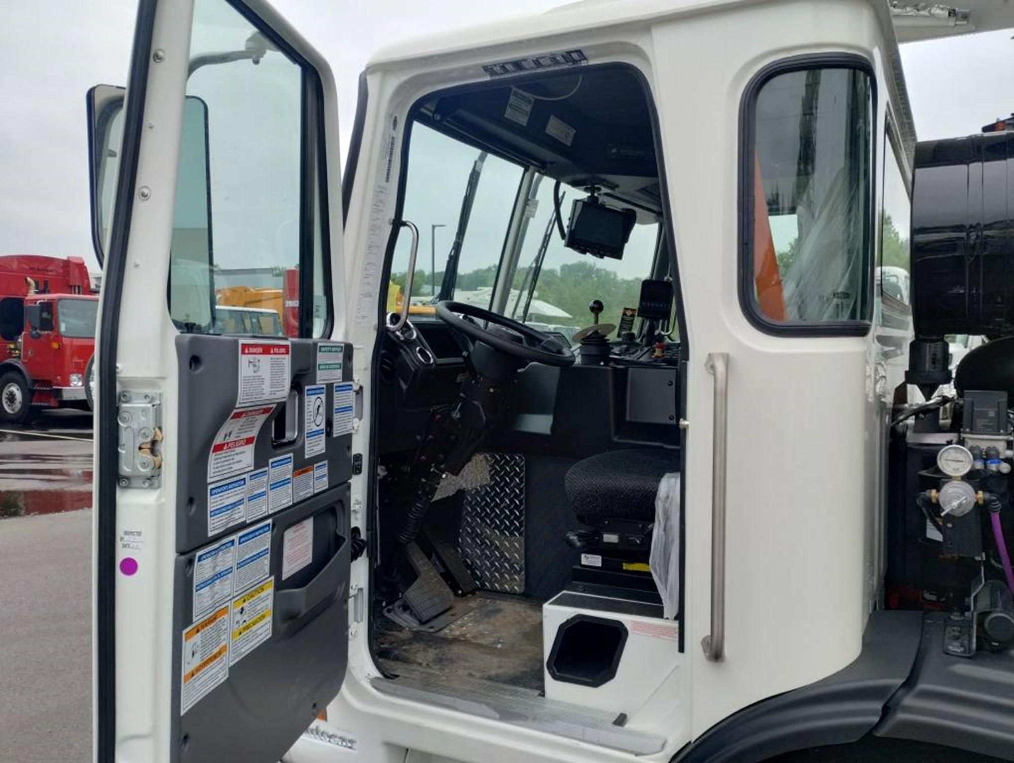 2024 Autocar — photo 6