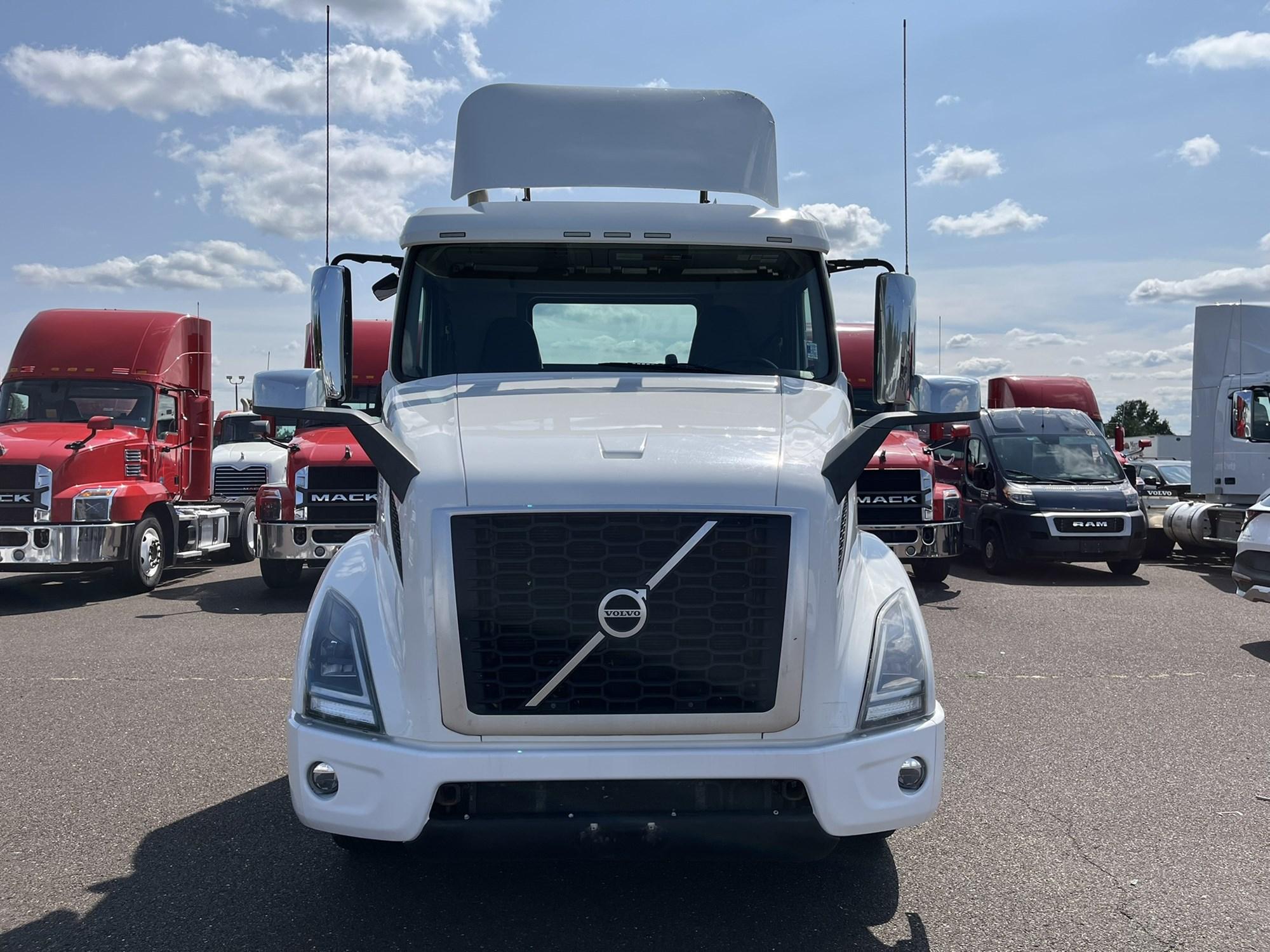 2019 Volvo VNR 640 — photo 2