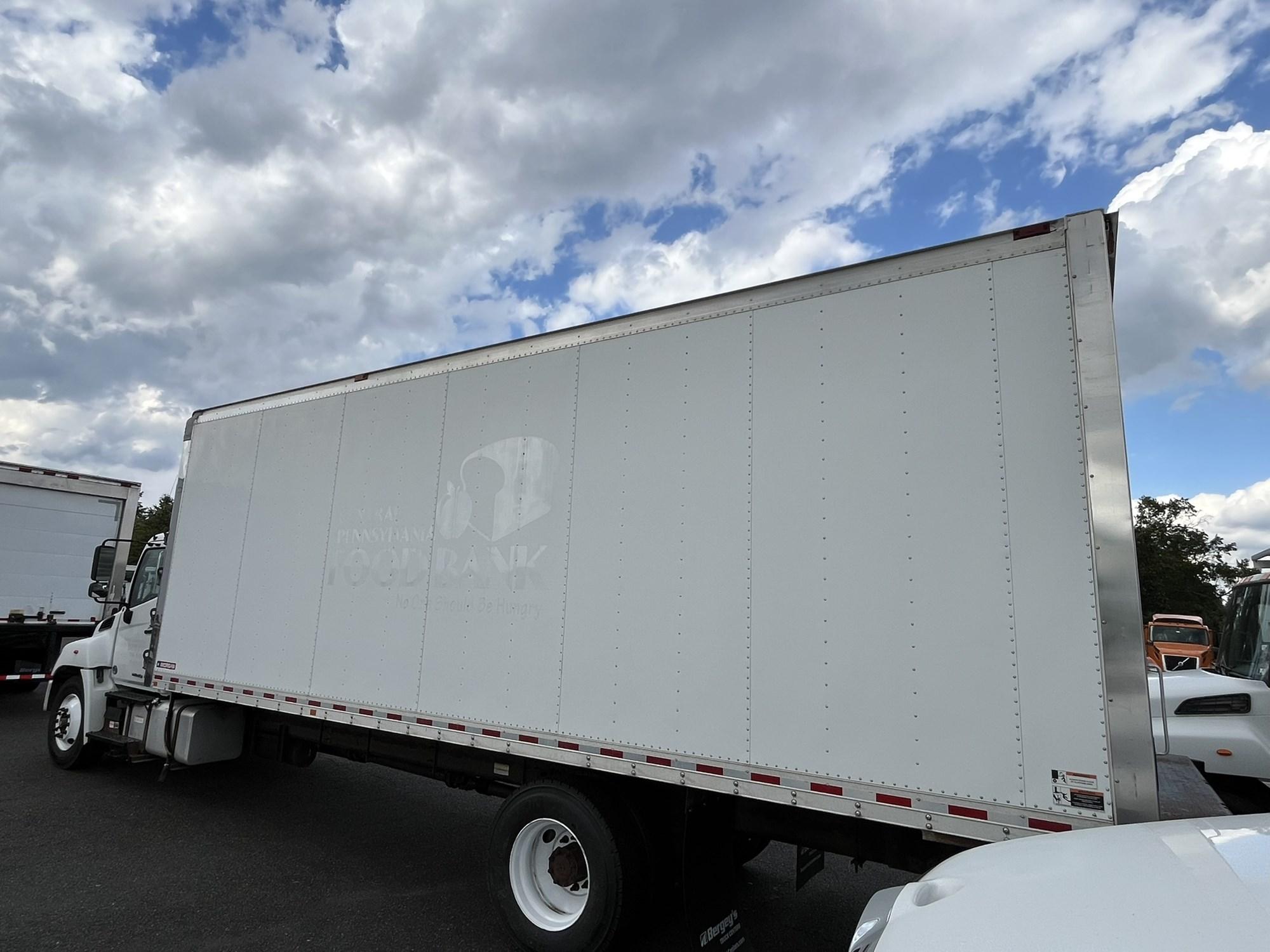 2018 Hino 338 — photo 6