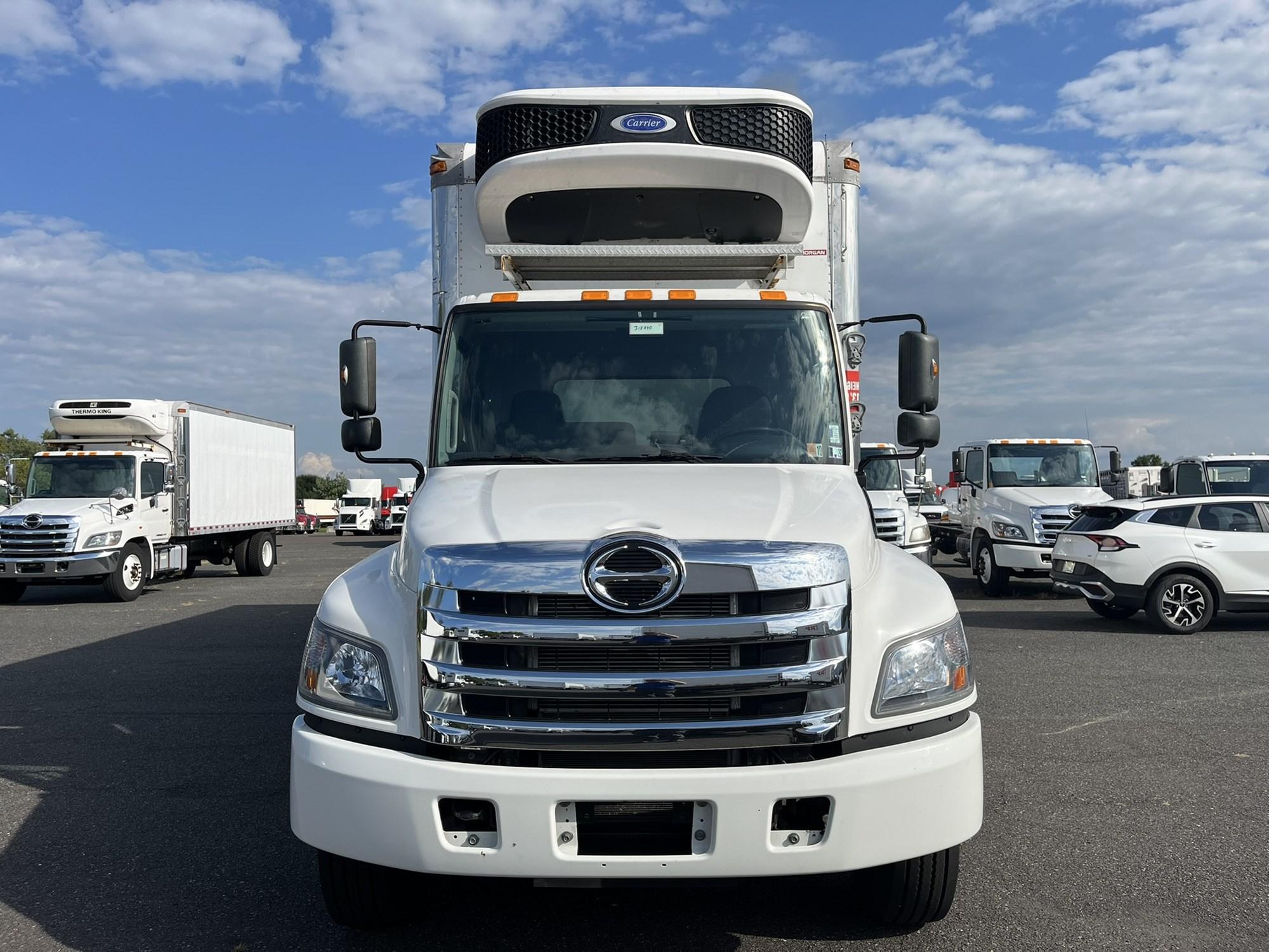 2018 Hino 338 — photo 2