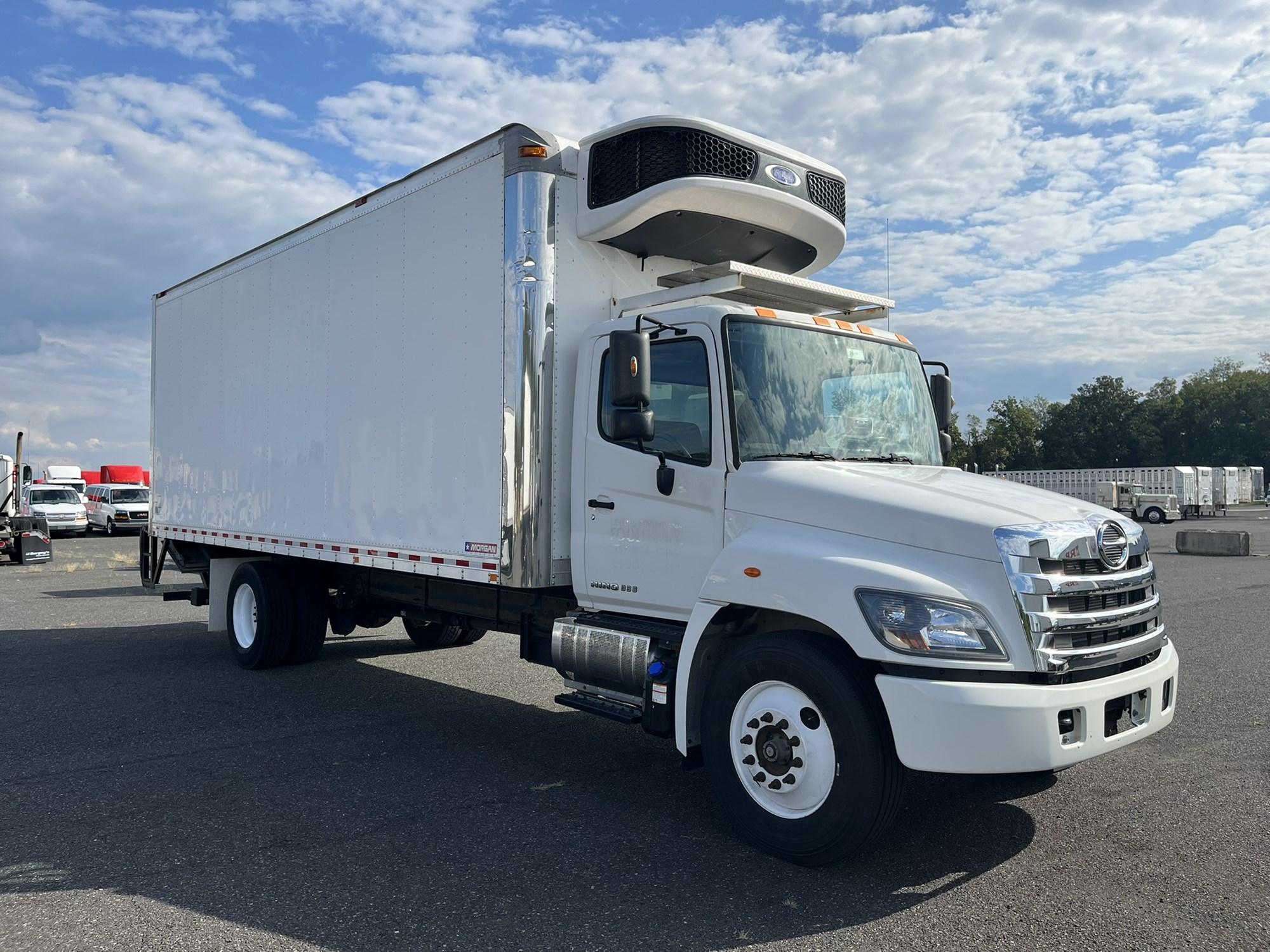 2018 Hino 338 — photo 3
