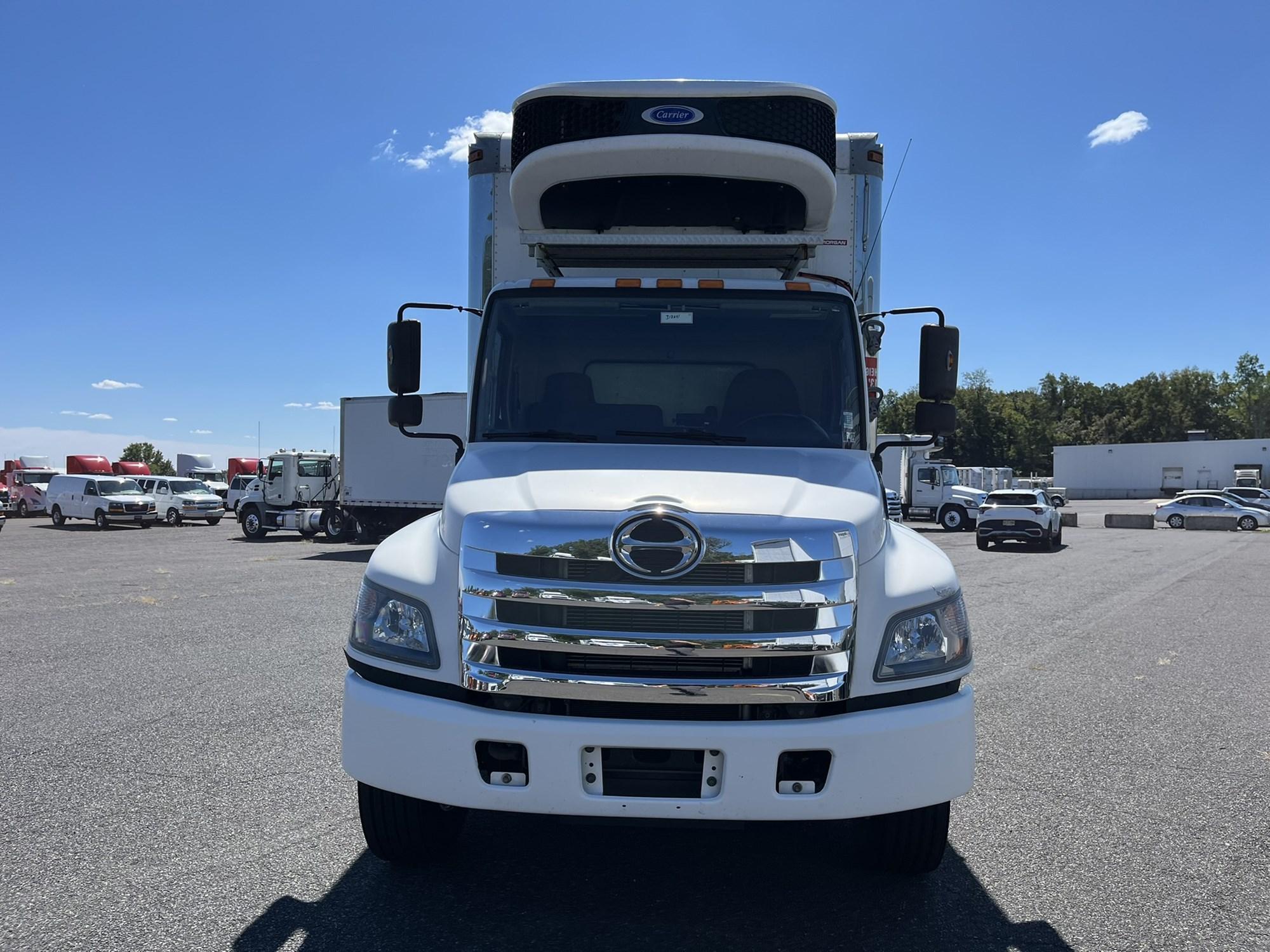 2018 Hino 338 — photo 2