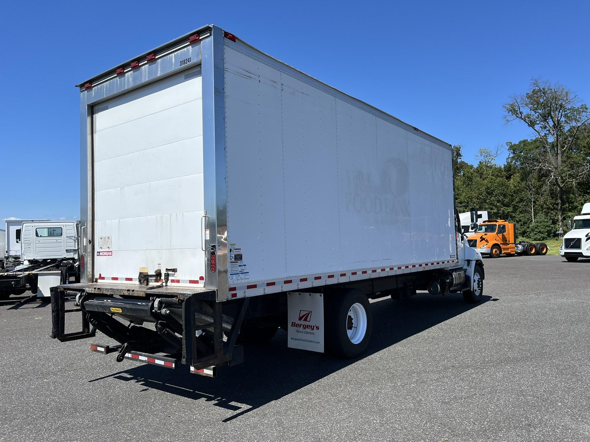 2018 Hino 338 — photo 4