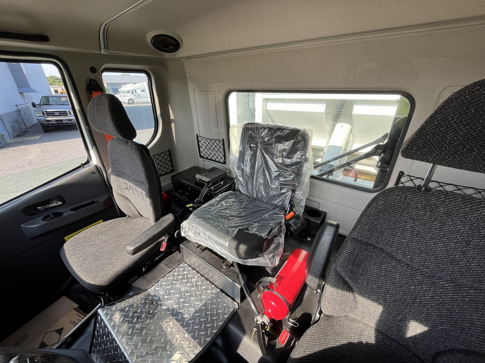 2025 Autocar — photo 4