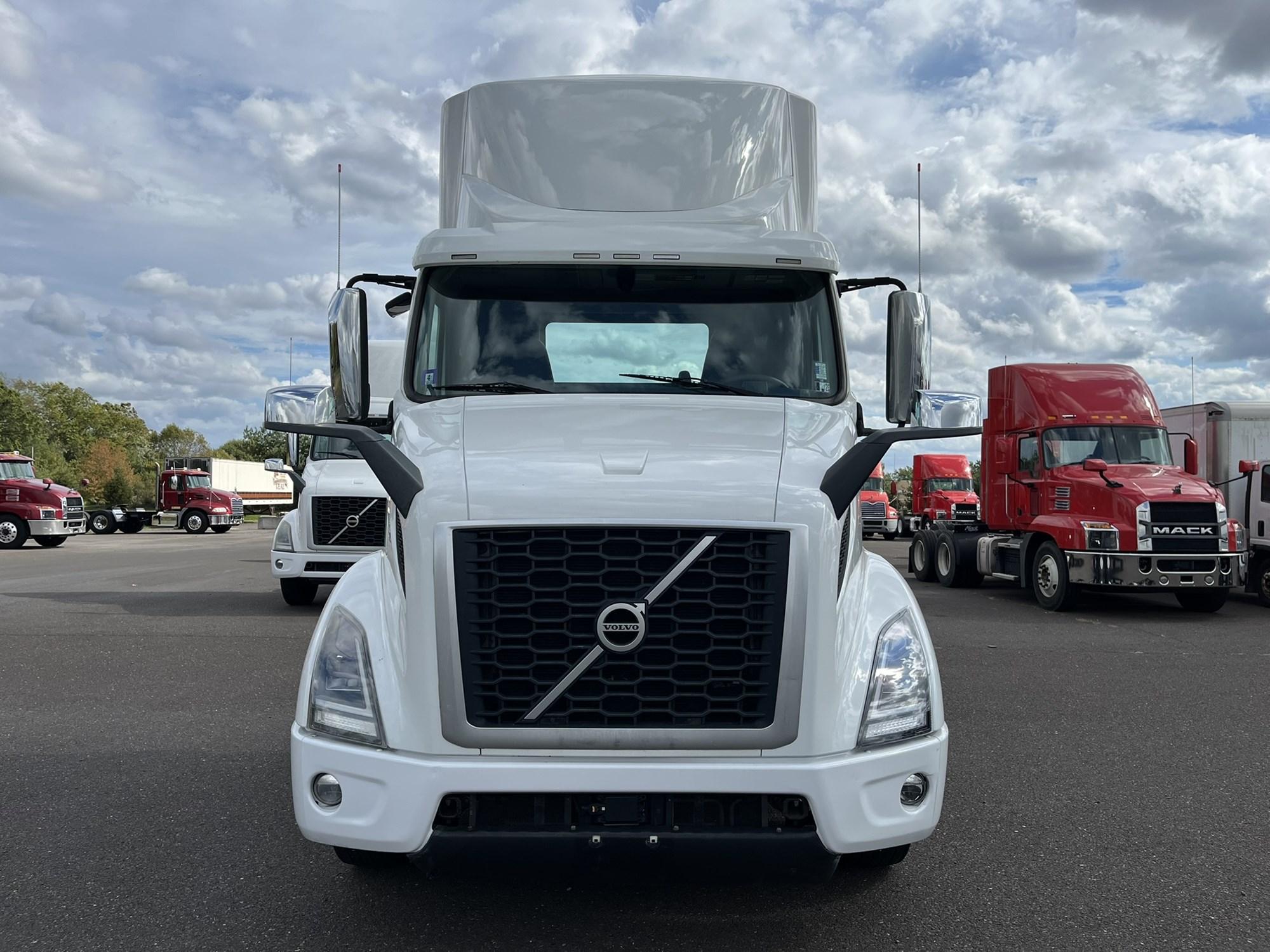 2019 Volvo VNR 640 — photo 2
