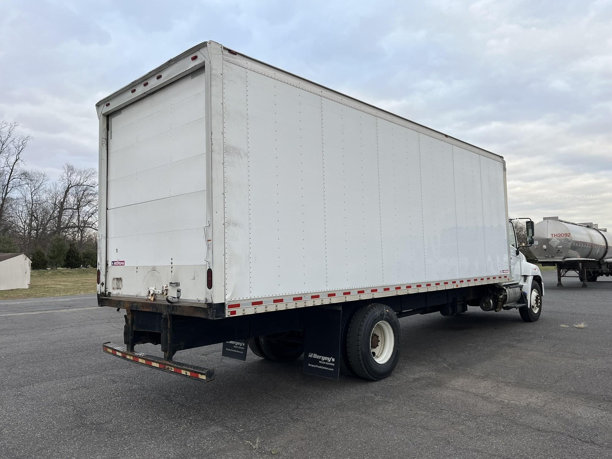 2020 Hino 268 — photo 4