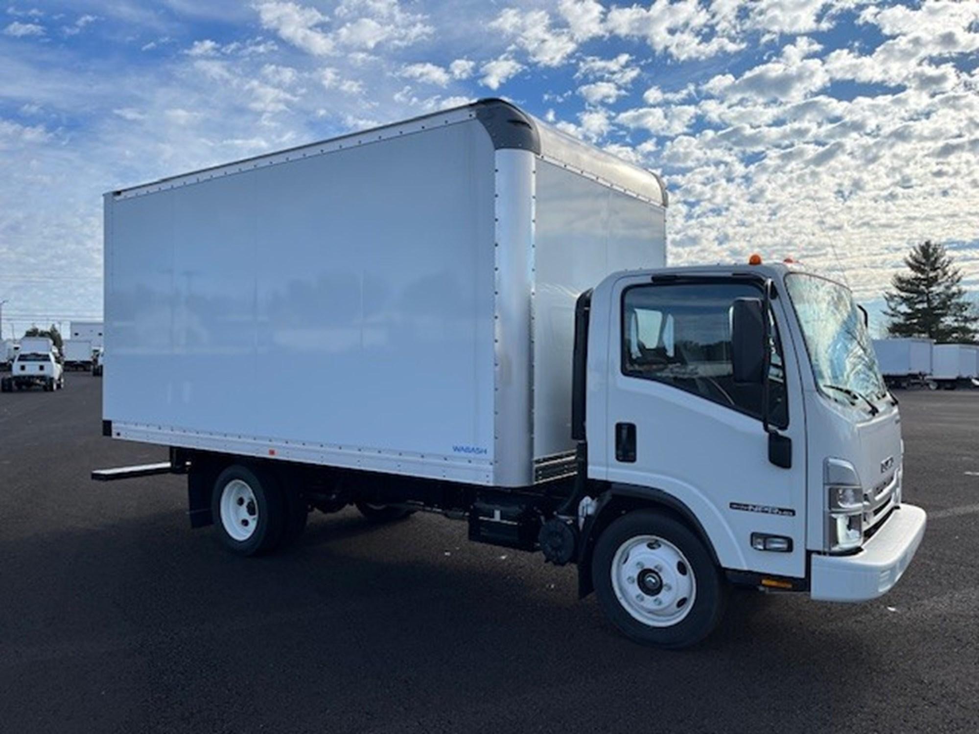 2025 Isuzu NPR — photo 2