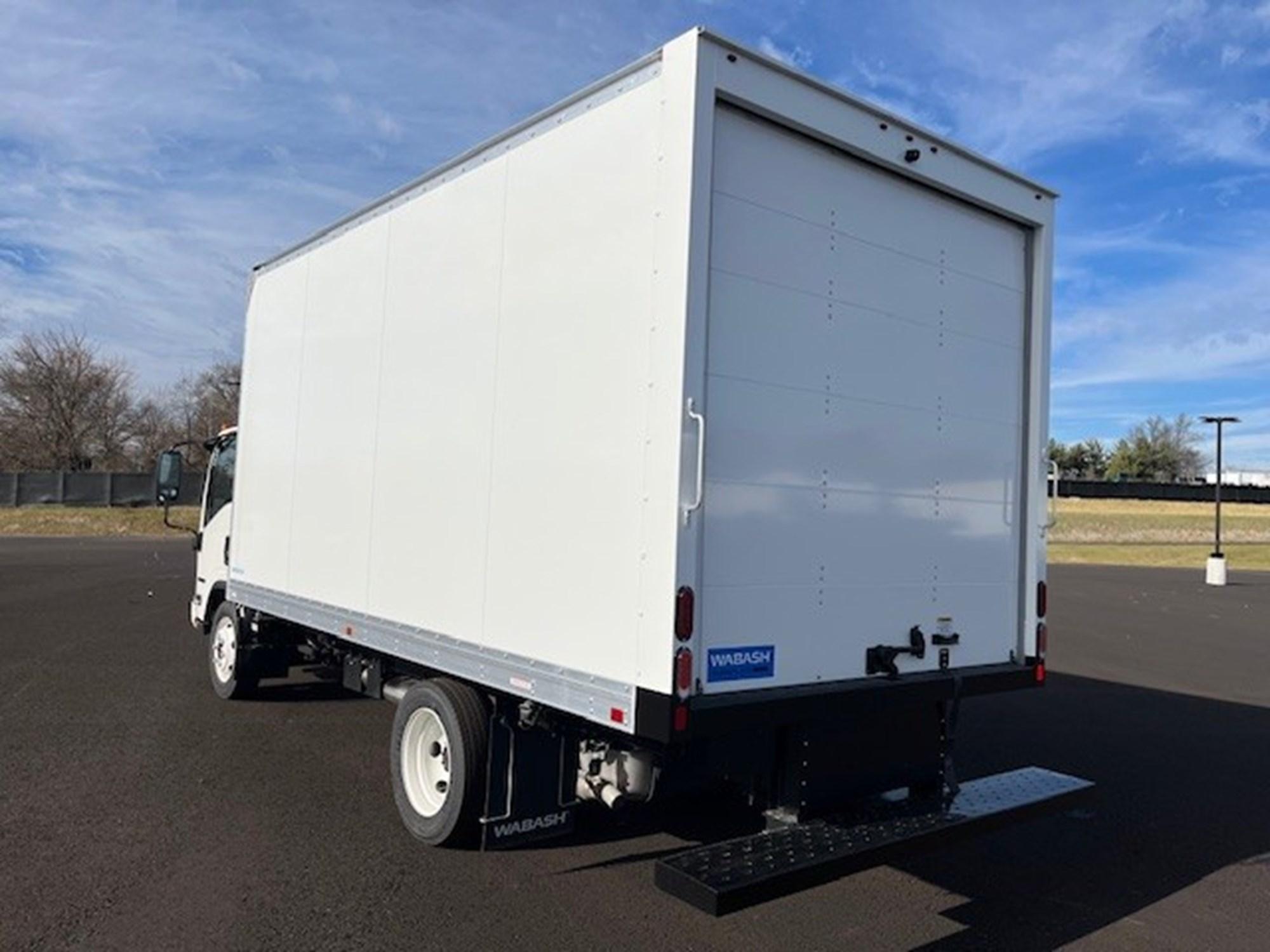 2025 Isuzu NPR — photo 3