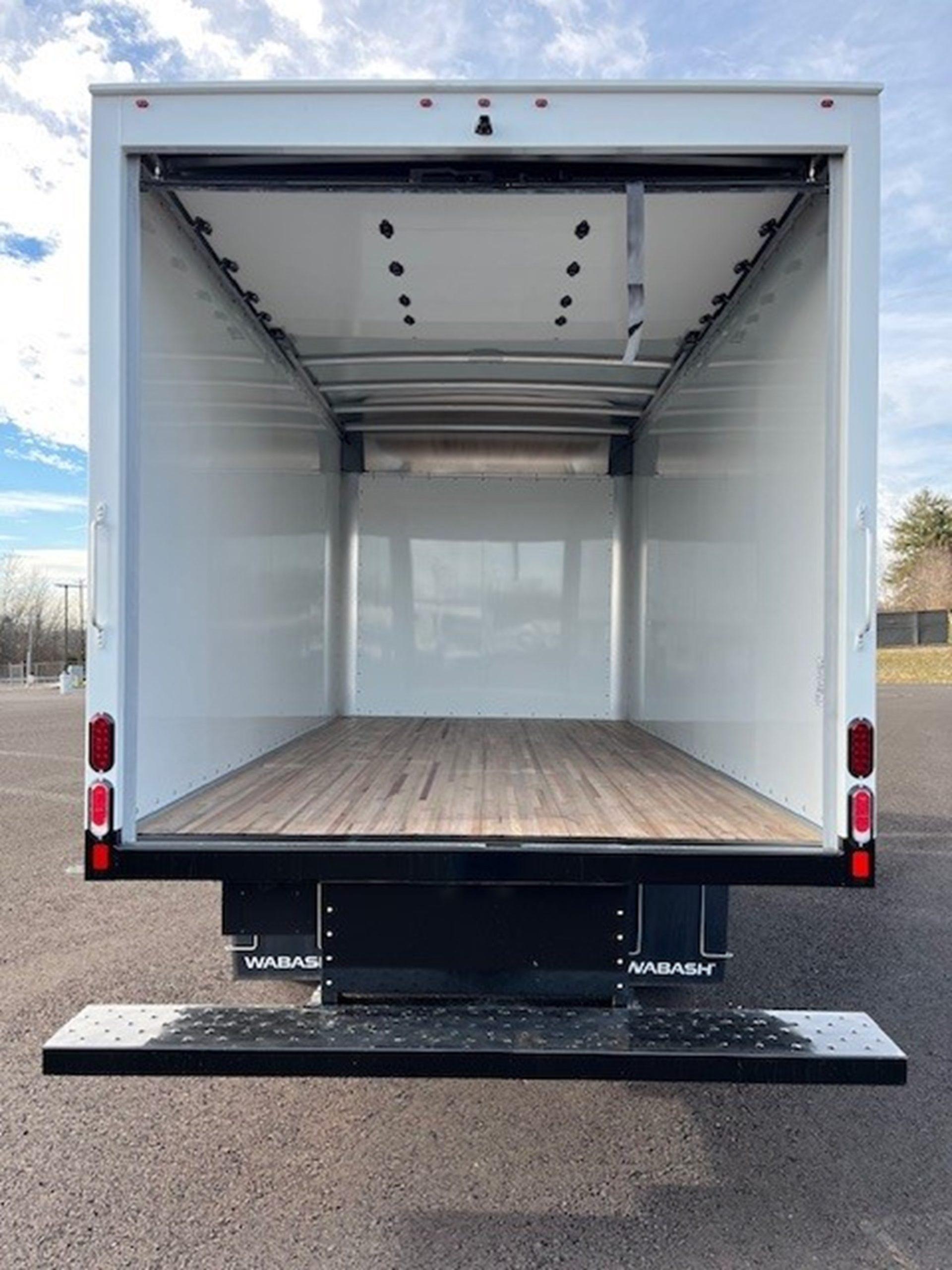 2025 Isuzu NPR — photo 4