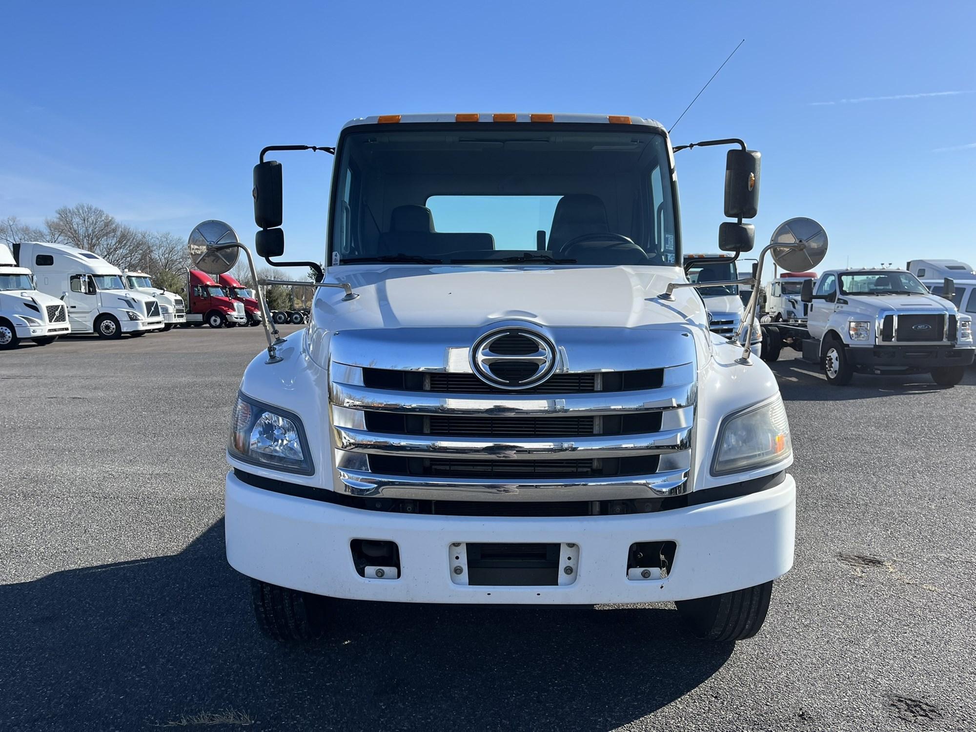 2018 Hino 338 — photo 2