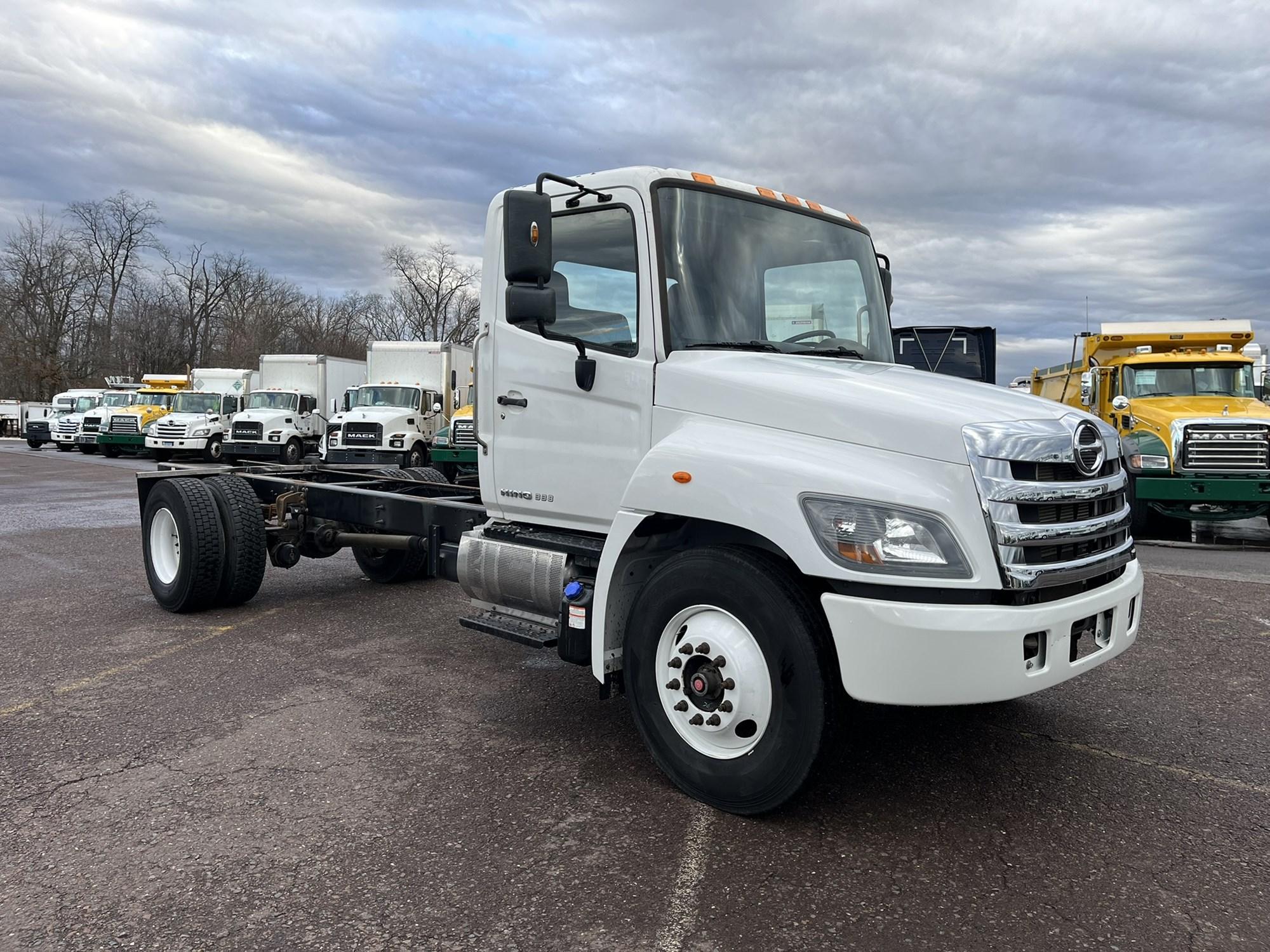 2019 Hino 268 — photo 3