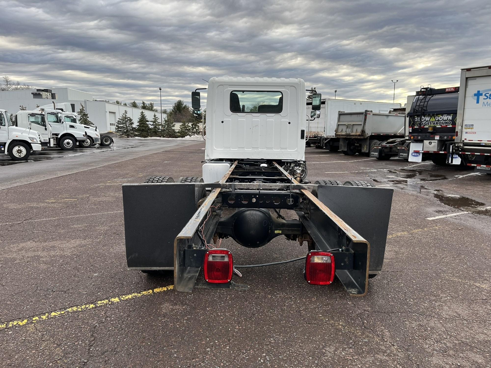 2019 Hino 268 — photo 5