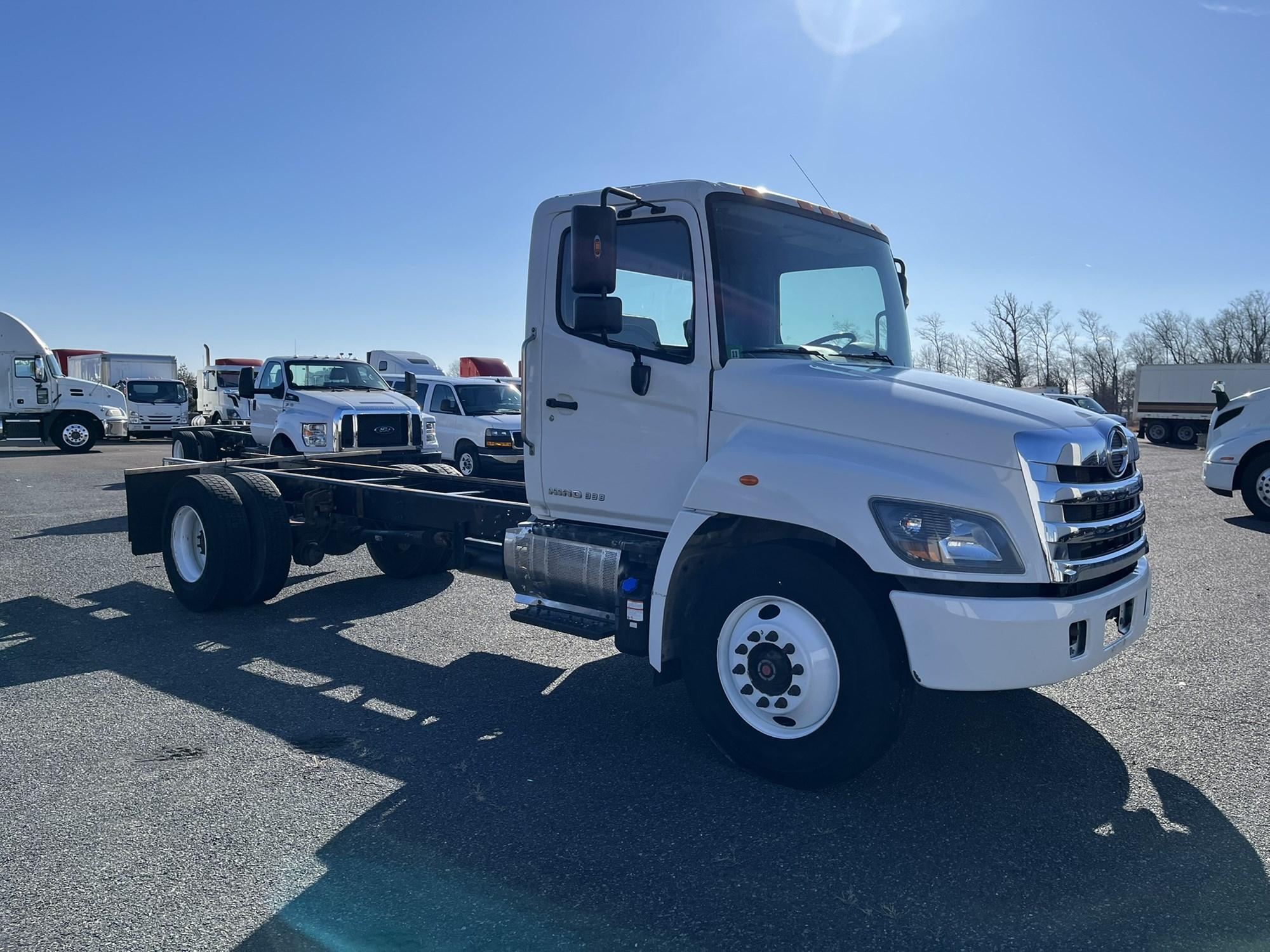 2019 Hino 268 — photo 3
