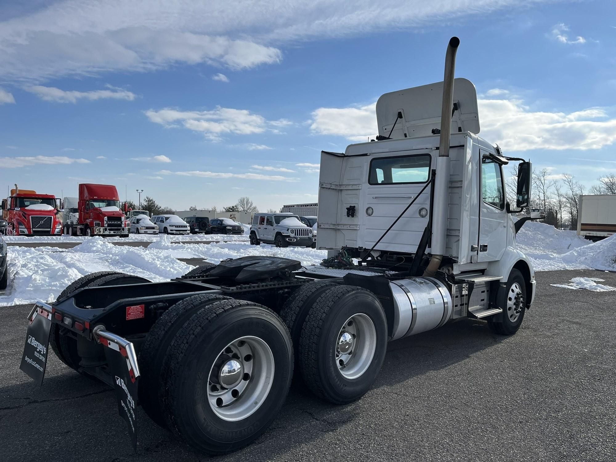 2019 Volvo VNR 640 — photo 4