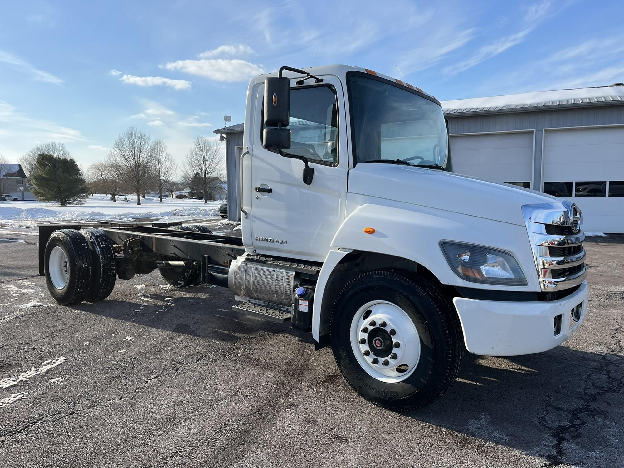 2019 Hino 268 — photo 3