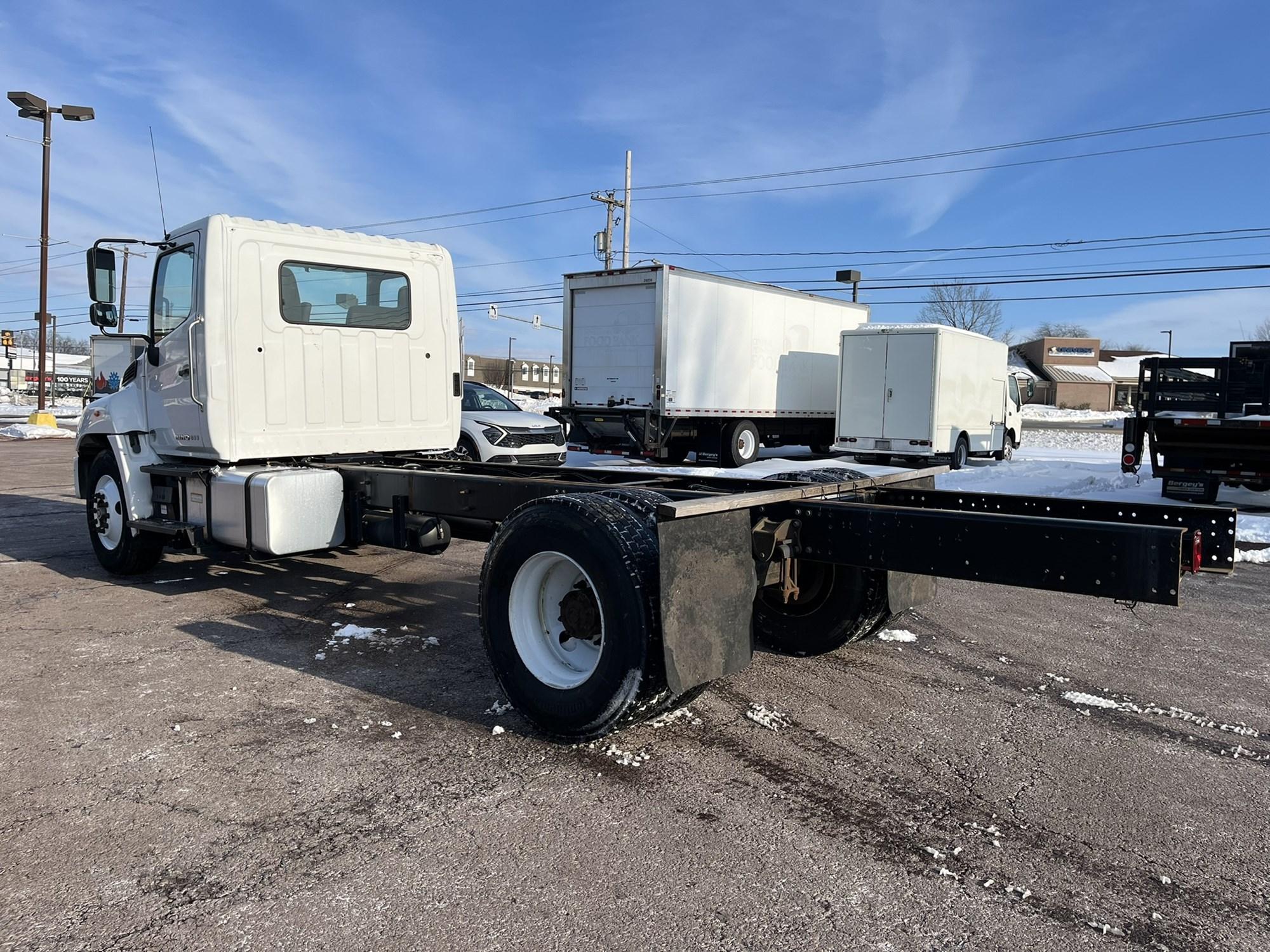 2019 Hino 268 — photo 6