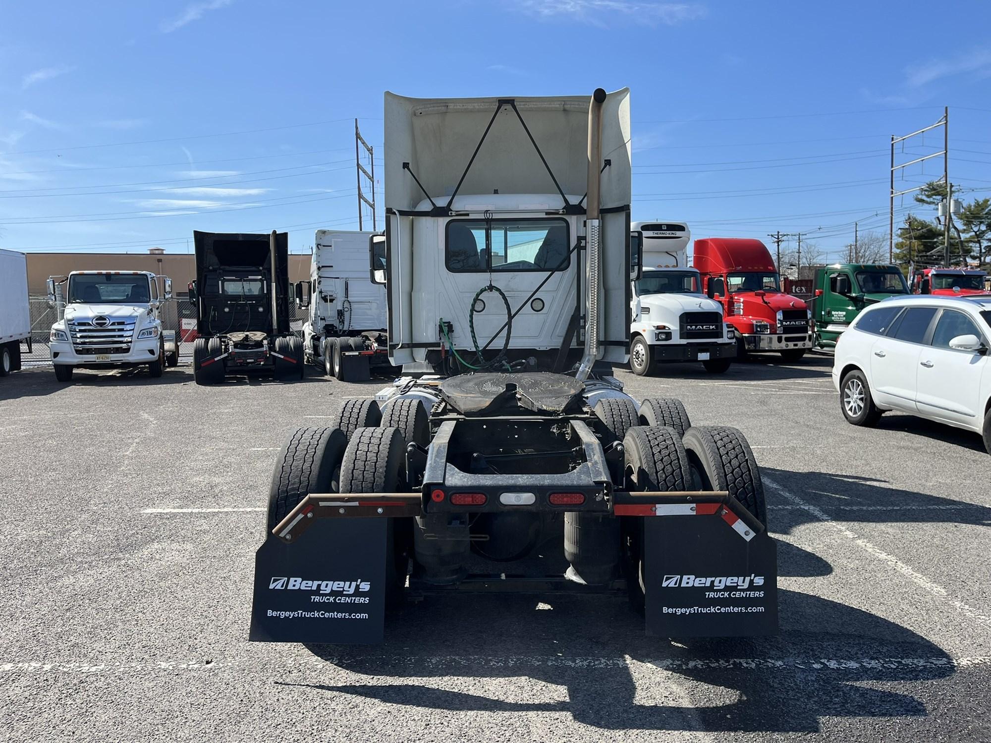 2019 Mack Anthem — photo 5