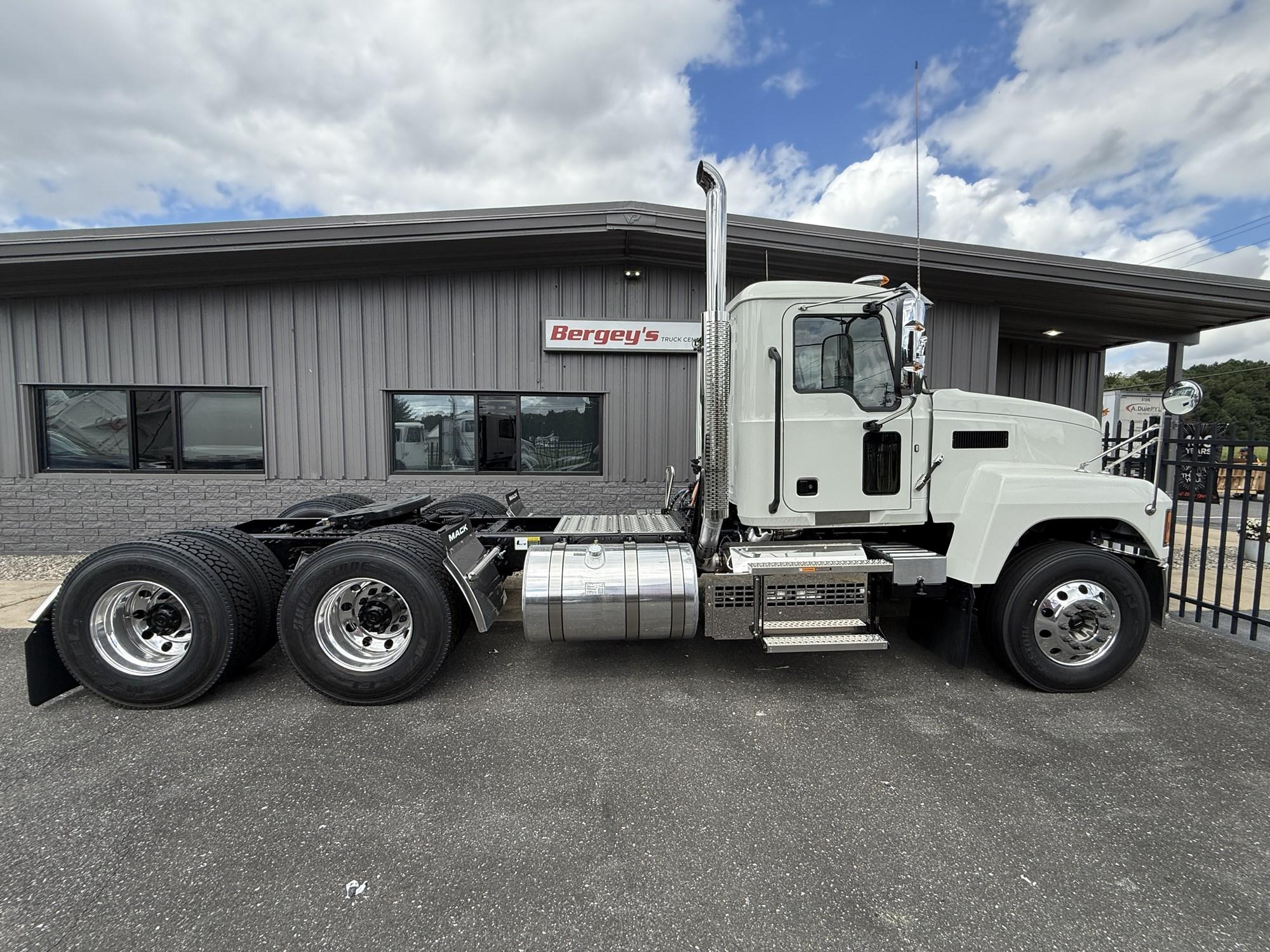 2026 Mack Pinnacle — photo 3