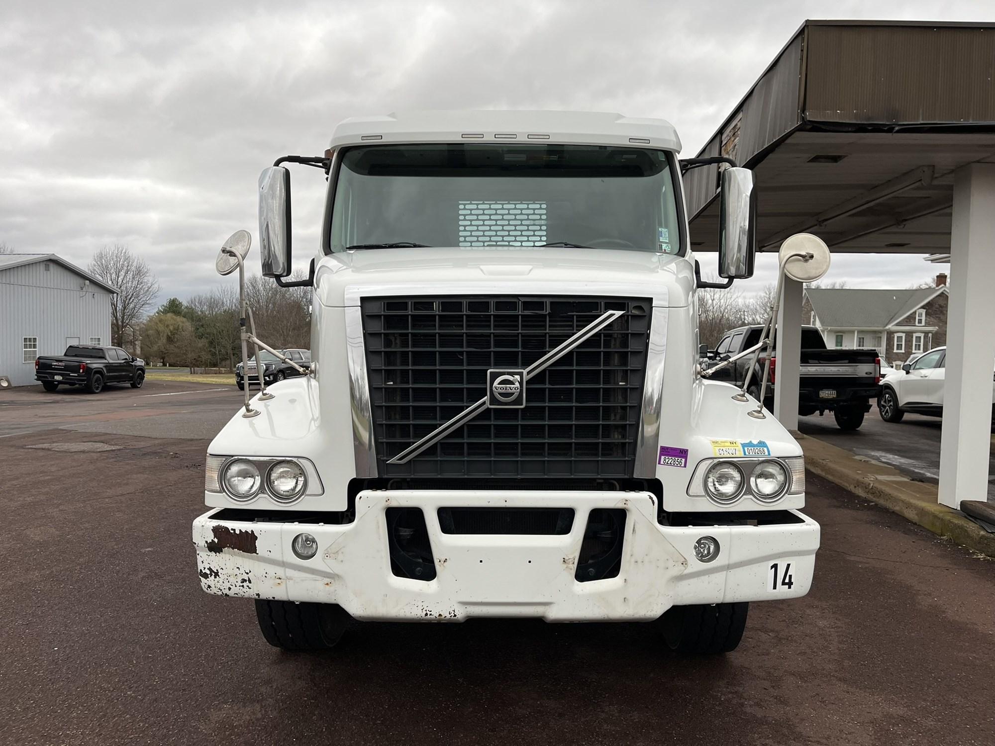 2014 Volvo VHD 300 — photo 2