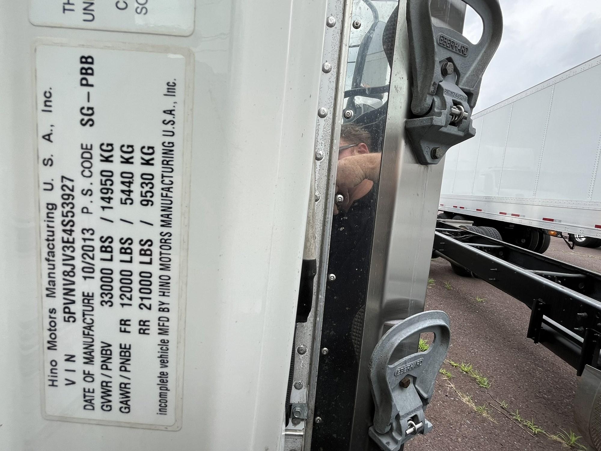 2014 Hino 338 — photo 6