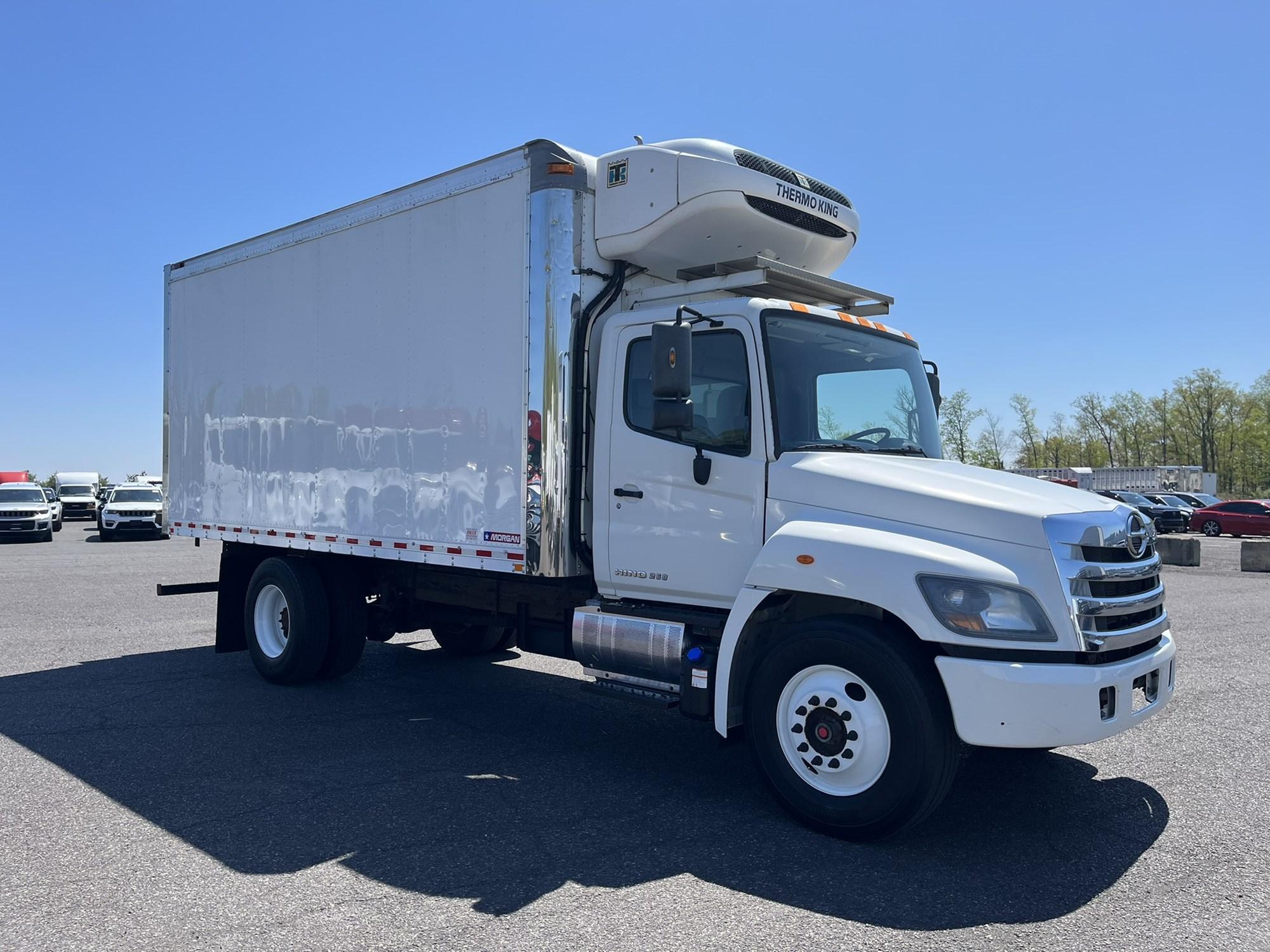 2018 Hino 268 — photo 3