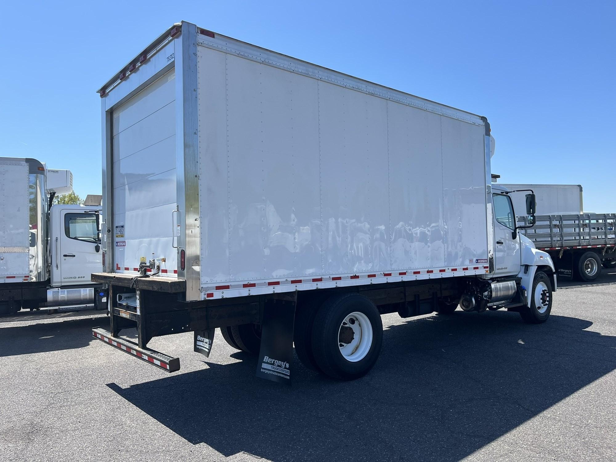 2018 Hino 268 — photo 4