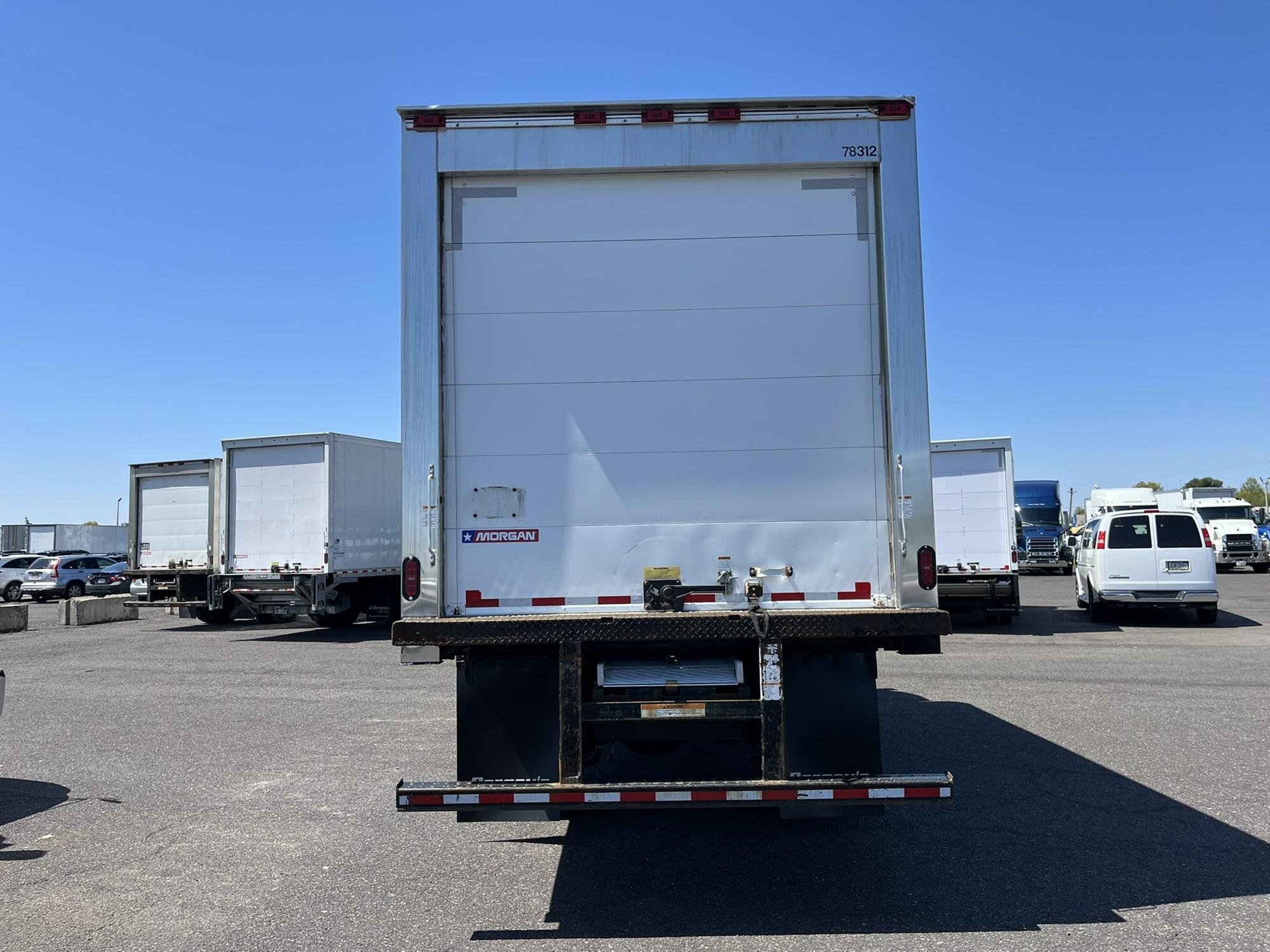 2018 Hino 268 — photo 5