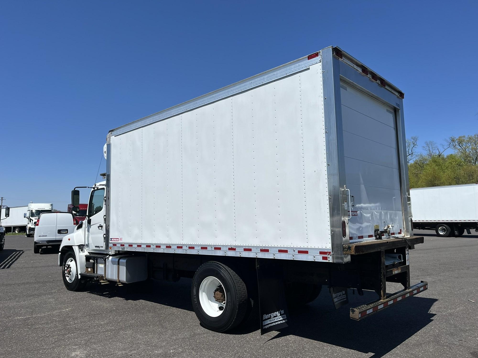 2018 Hino 268 — photo 6