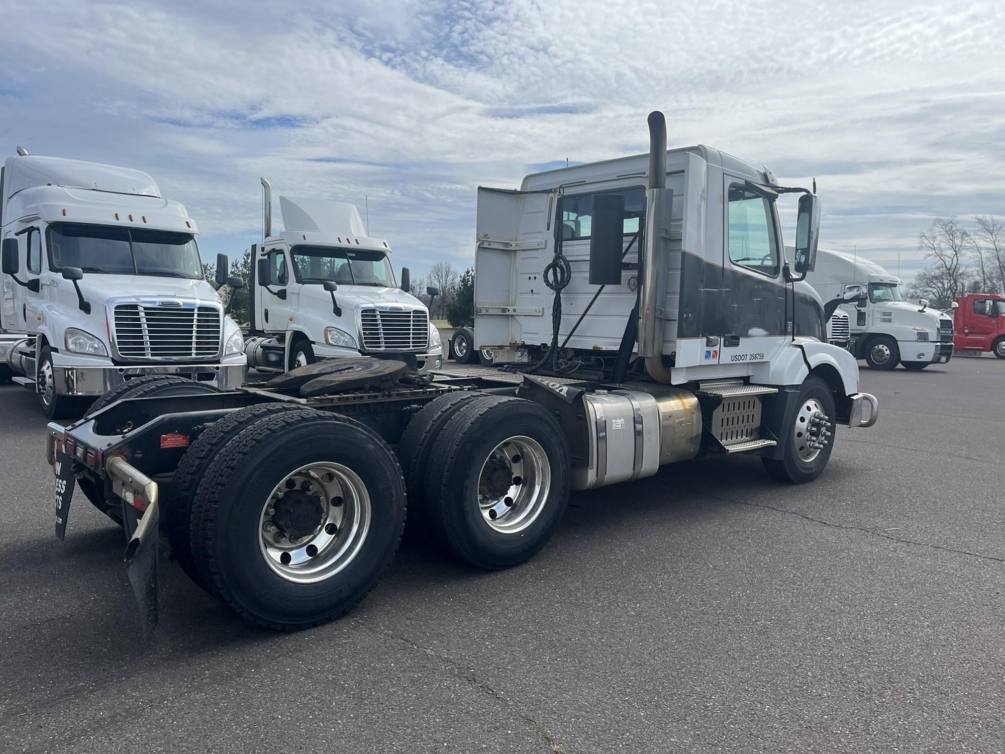 2014 Volvo VNL 860 — photo 6