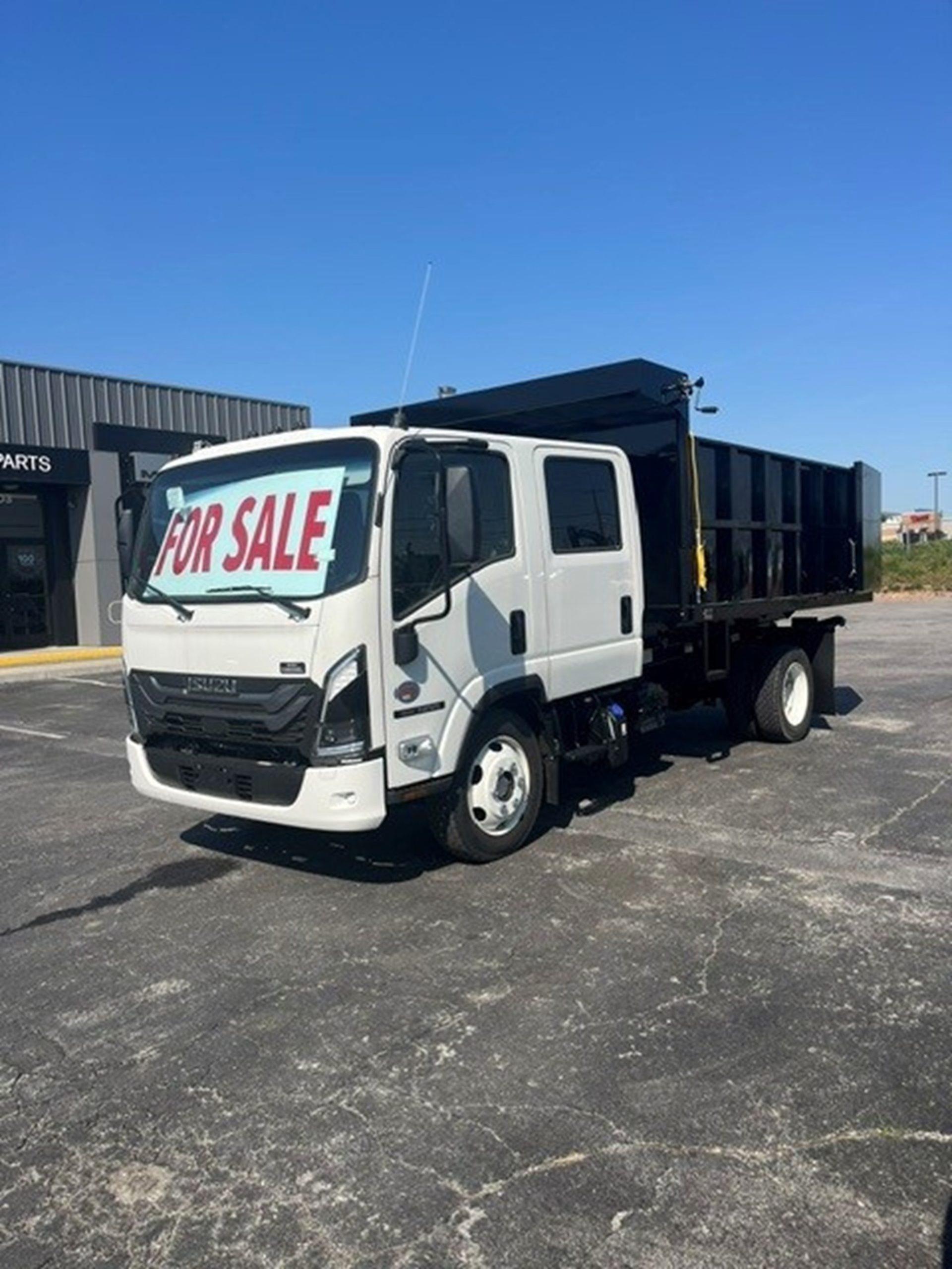 2025 Isuzu NRR