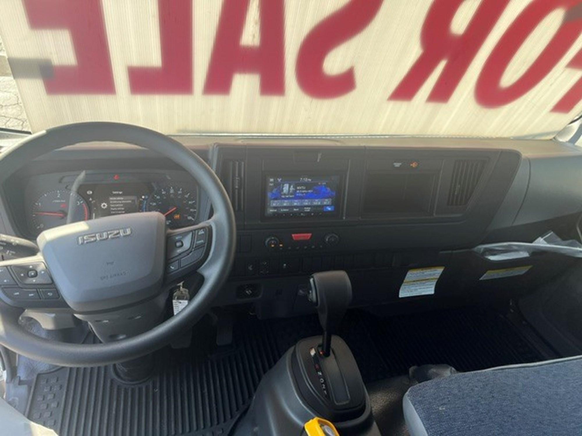 2025 Isuzu NRR — photo 4