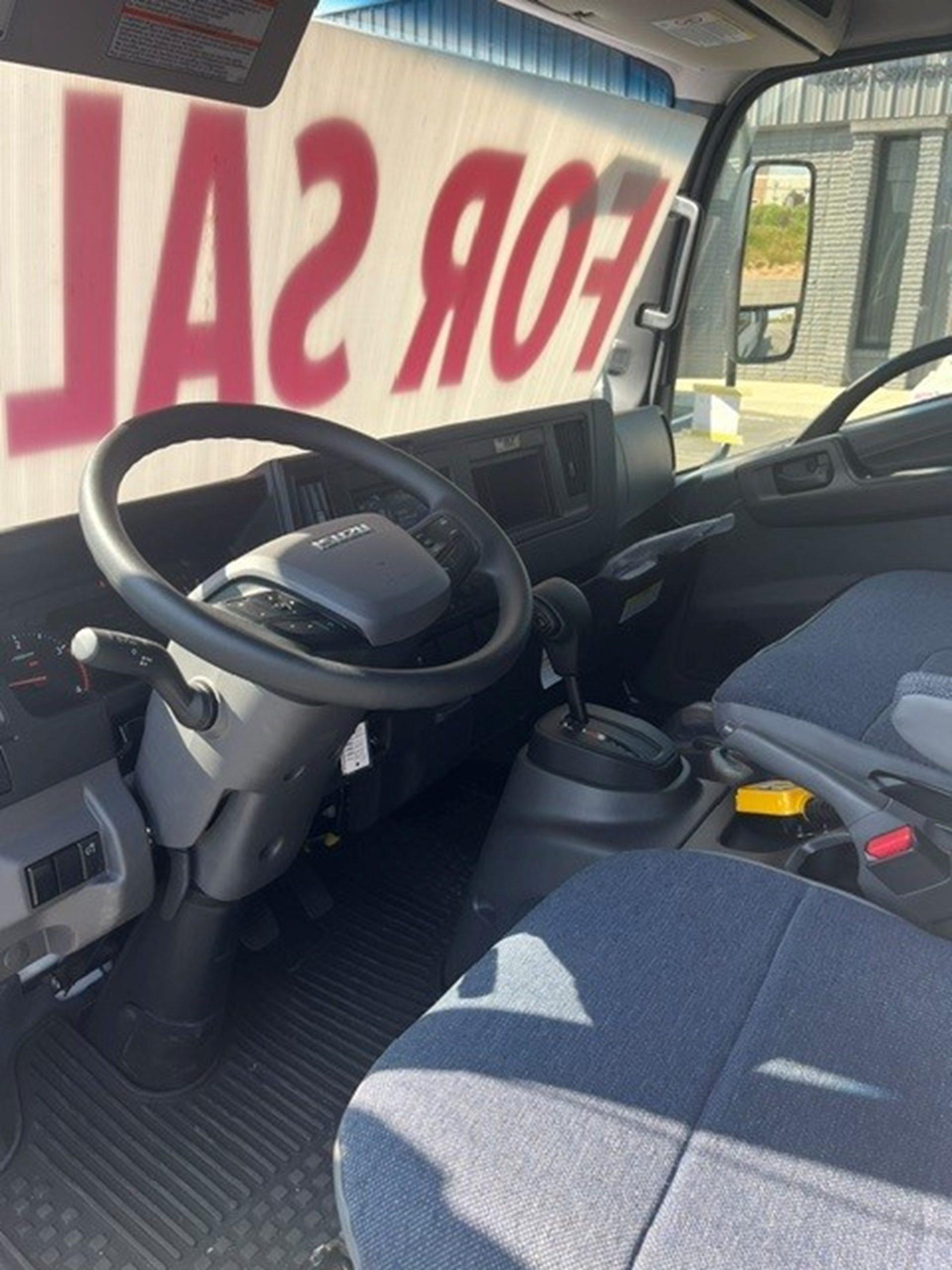 2025 Isuzu NRR — photo 5