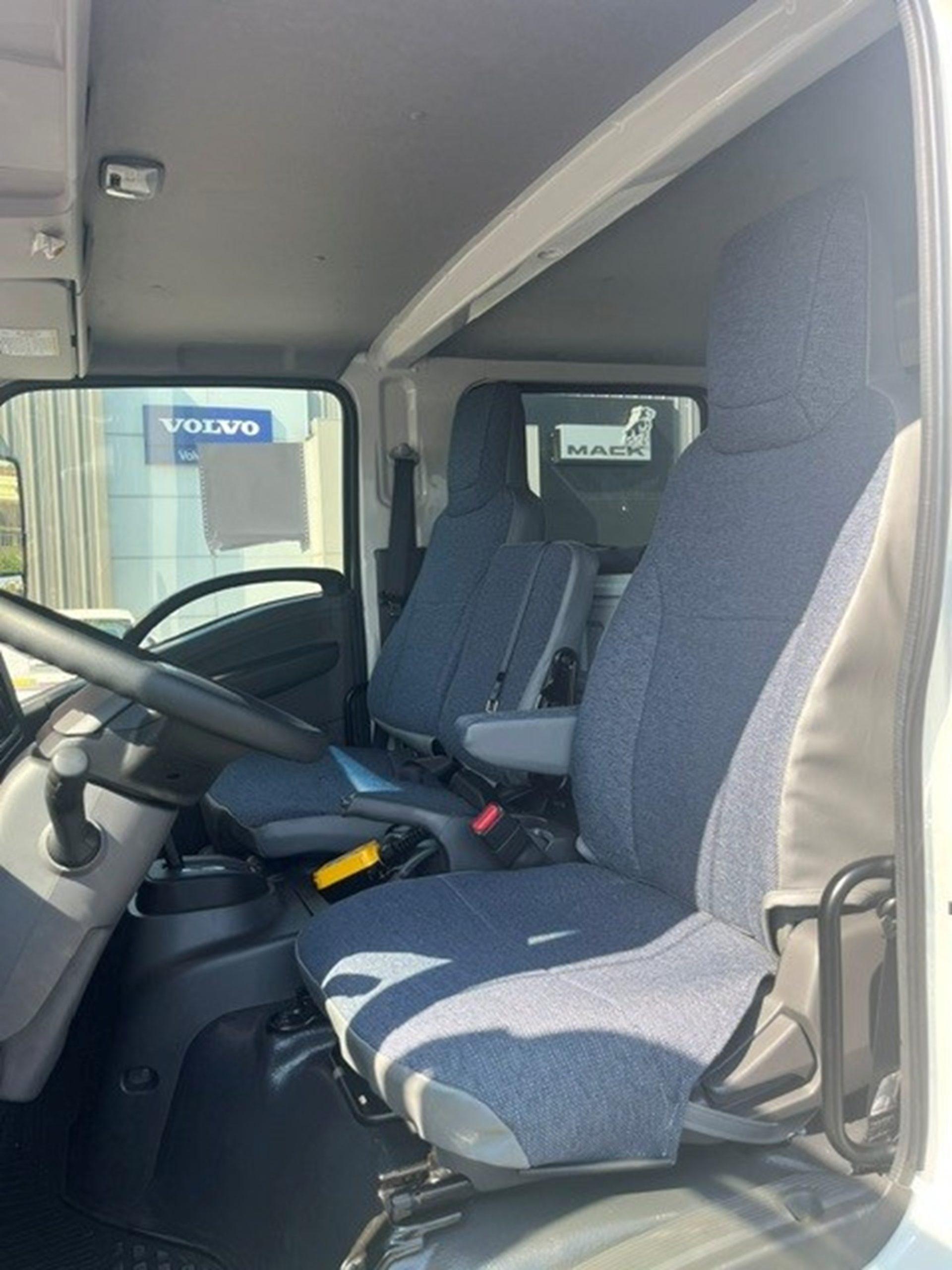 2025 Isuzu NRR — photo 6